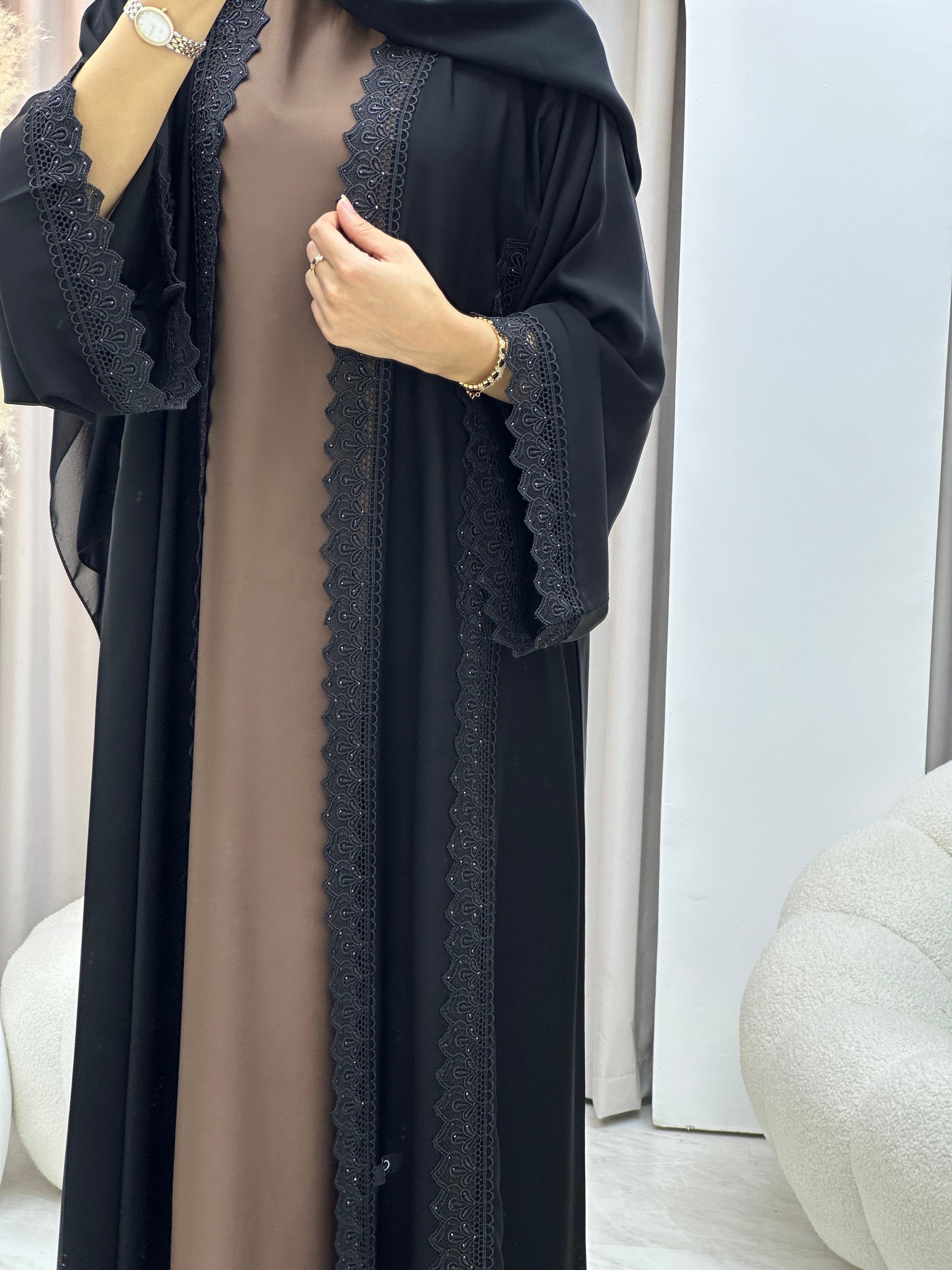 C RTW-U 0562 Black Classic Lace Abaya