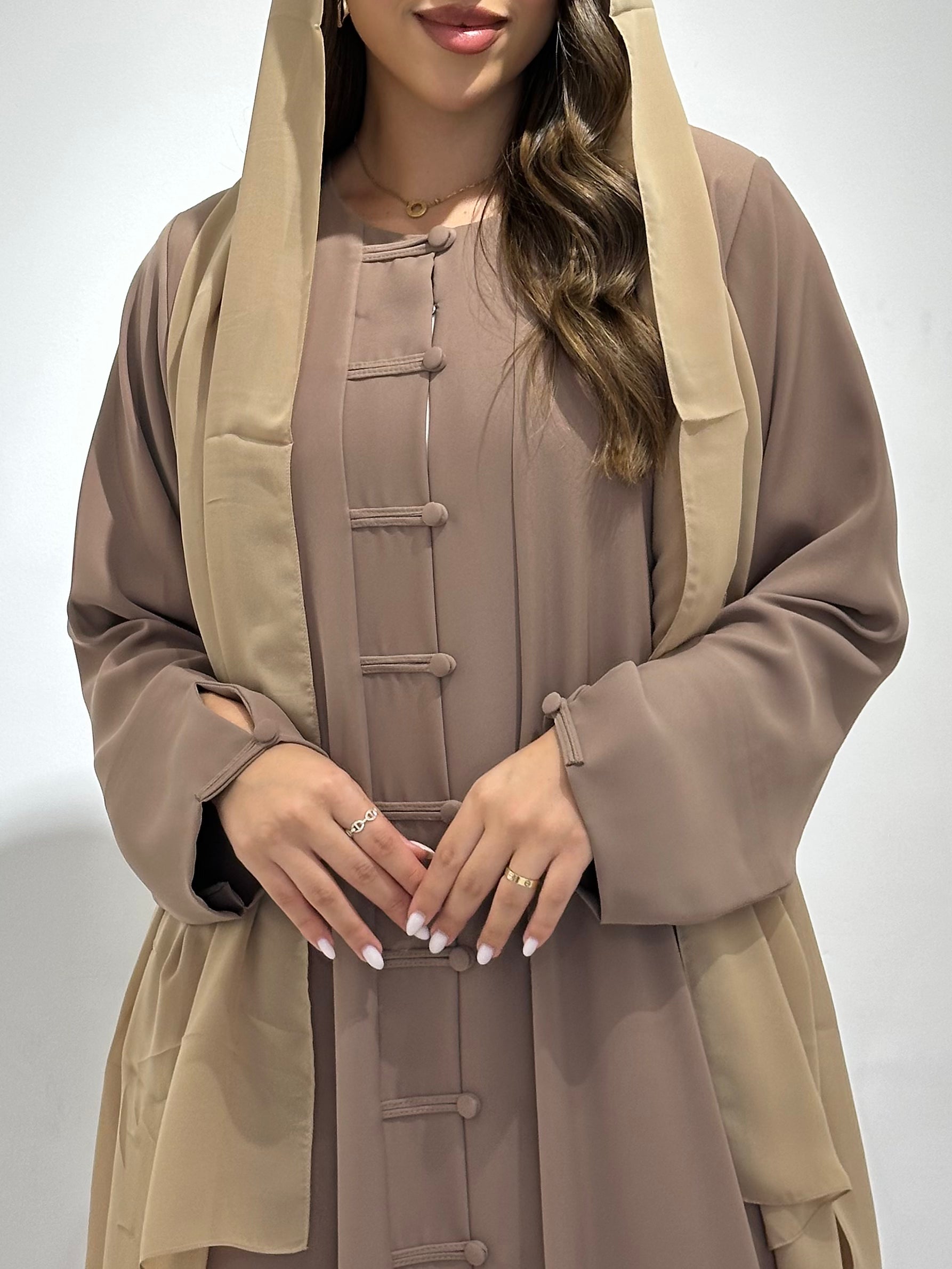 عباية مطبوعة بنقشة زنبق أسود C 1254