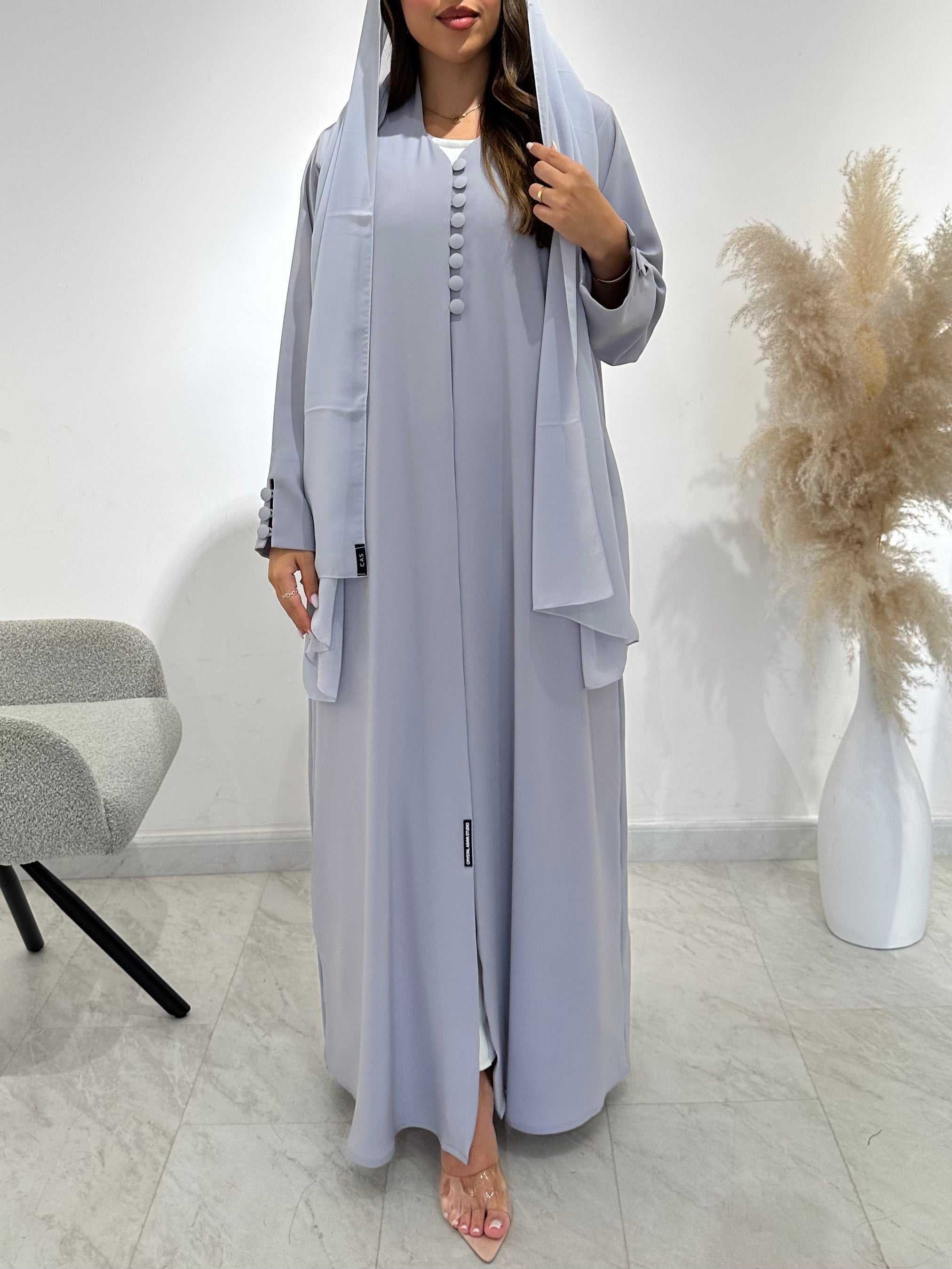 عباية مطبوعة بنقشة زنبق أسود C 1254