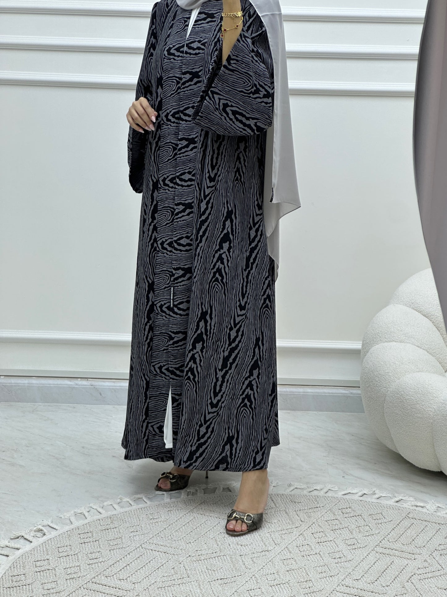 C Swirl Bisht Budget Grey Abaya