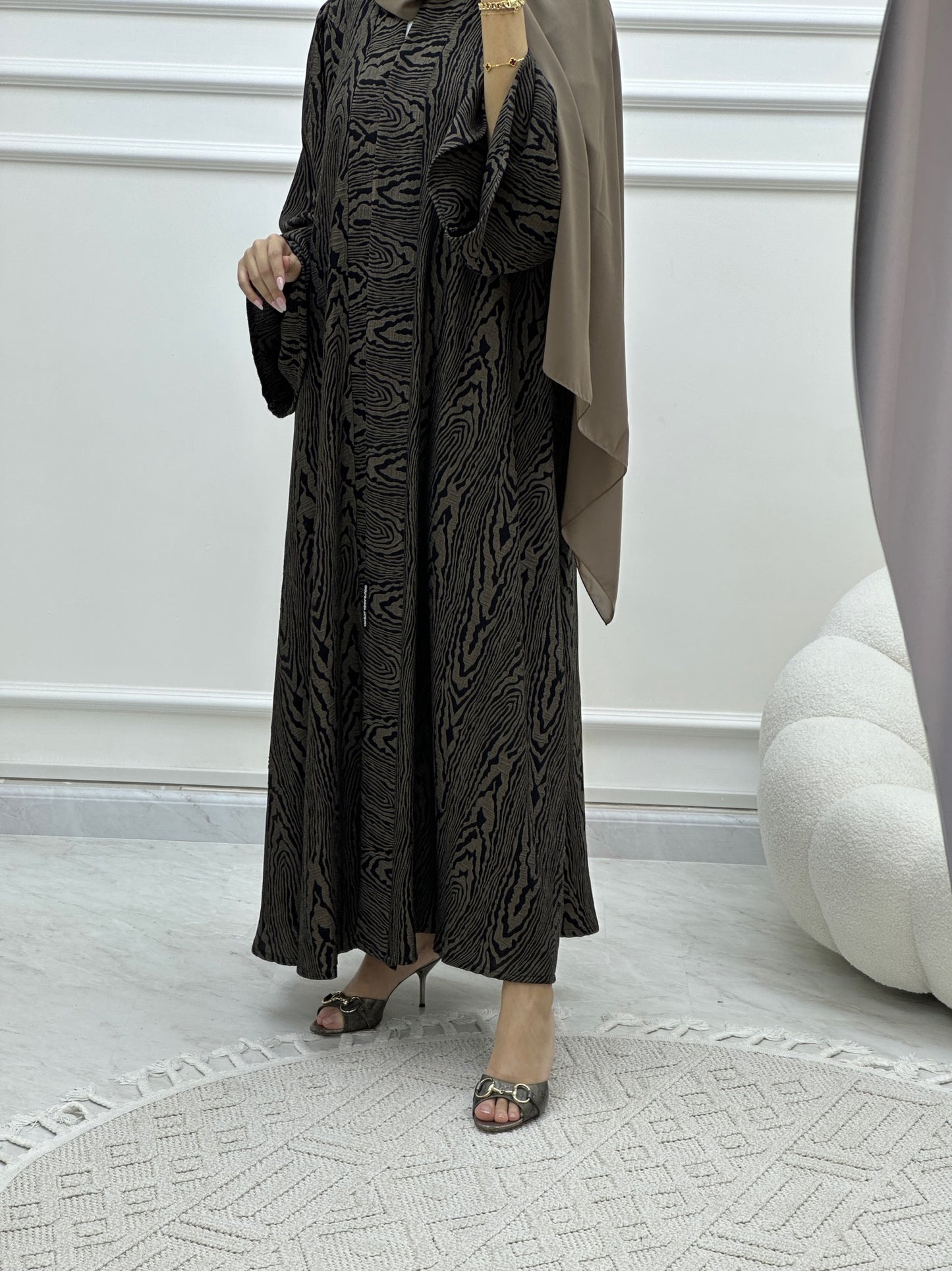 C Swirl Bisht Budget Beige Abaya