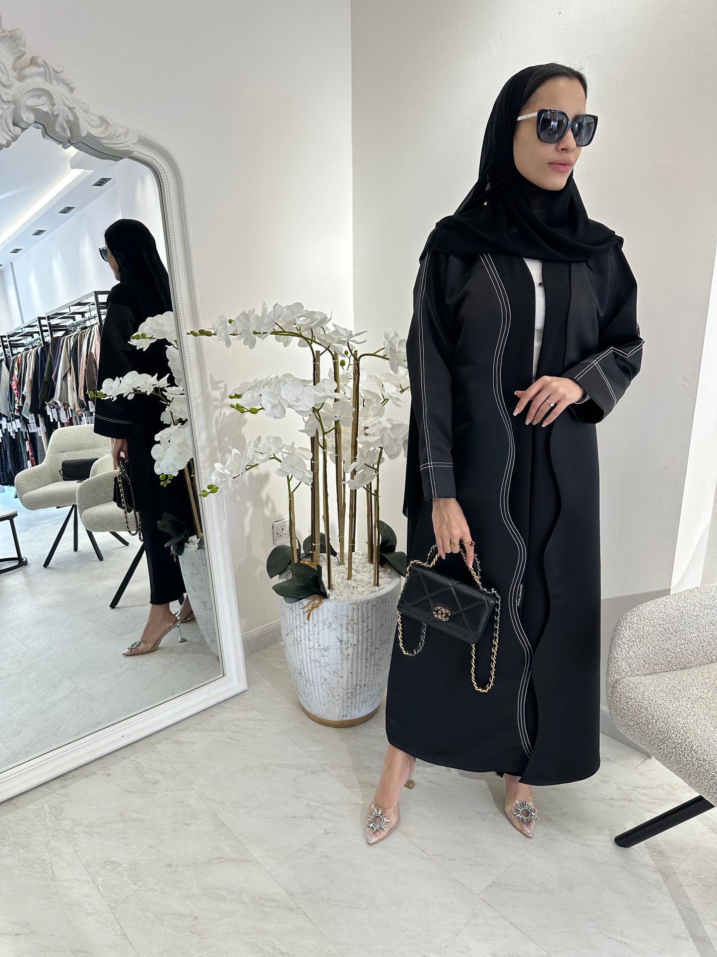 C Black White Wave Satin Abaya