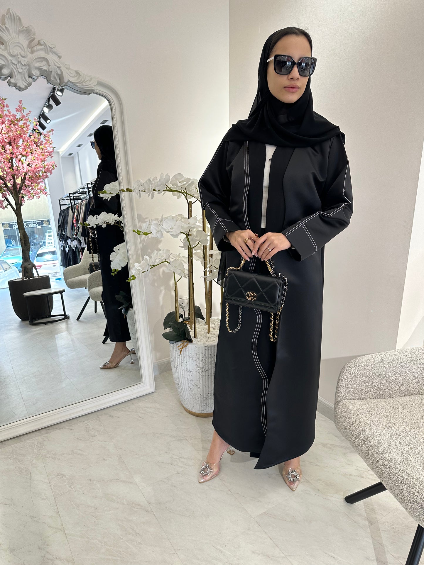 C Black White Wave Satin Abaya