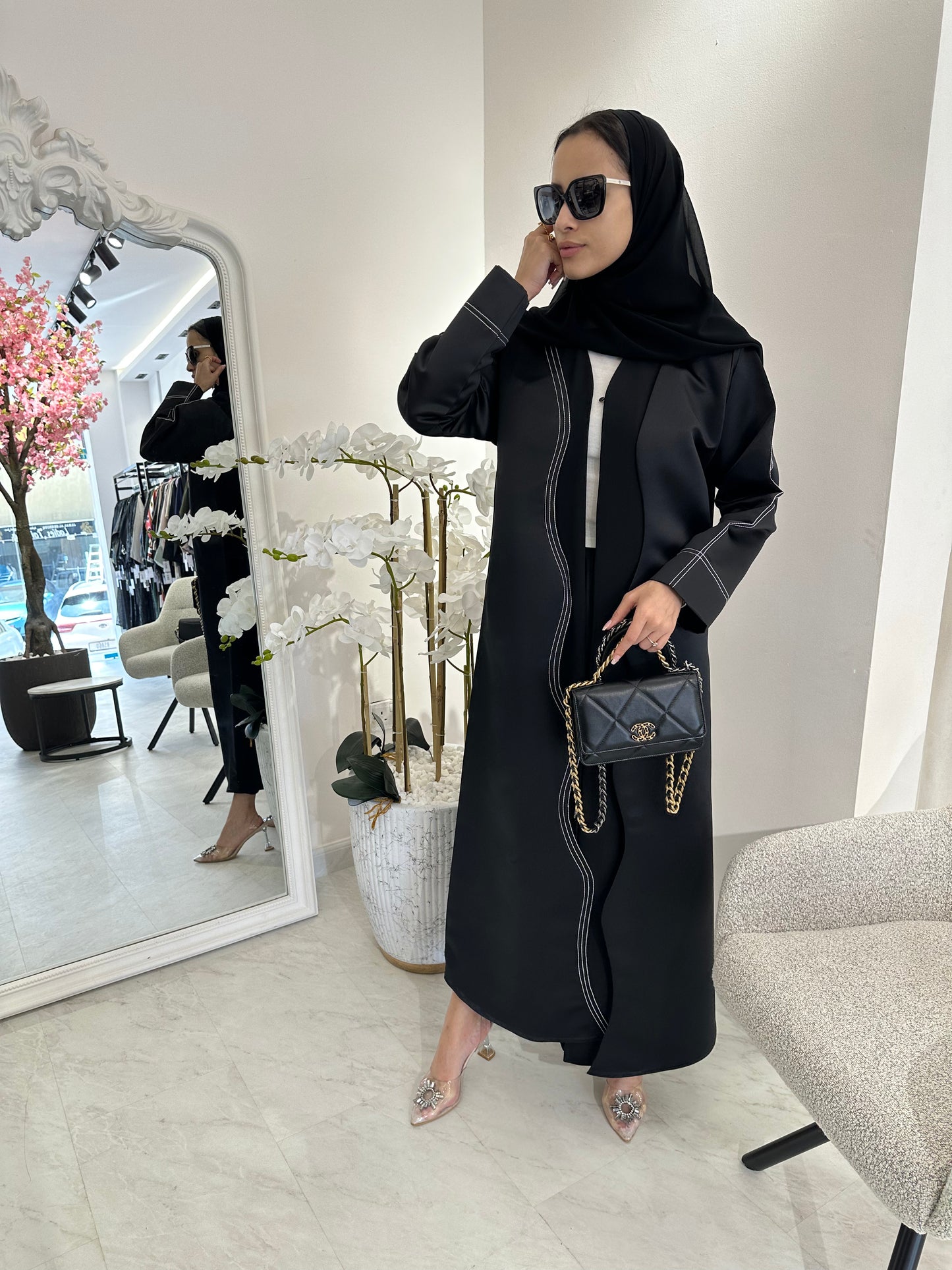 C Black White Wave Satin Abaya