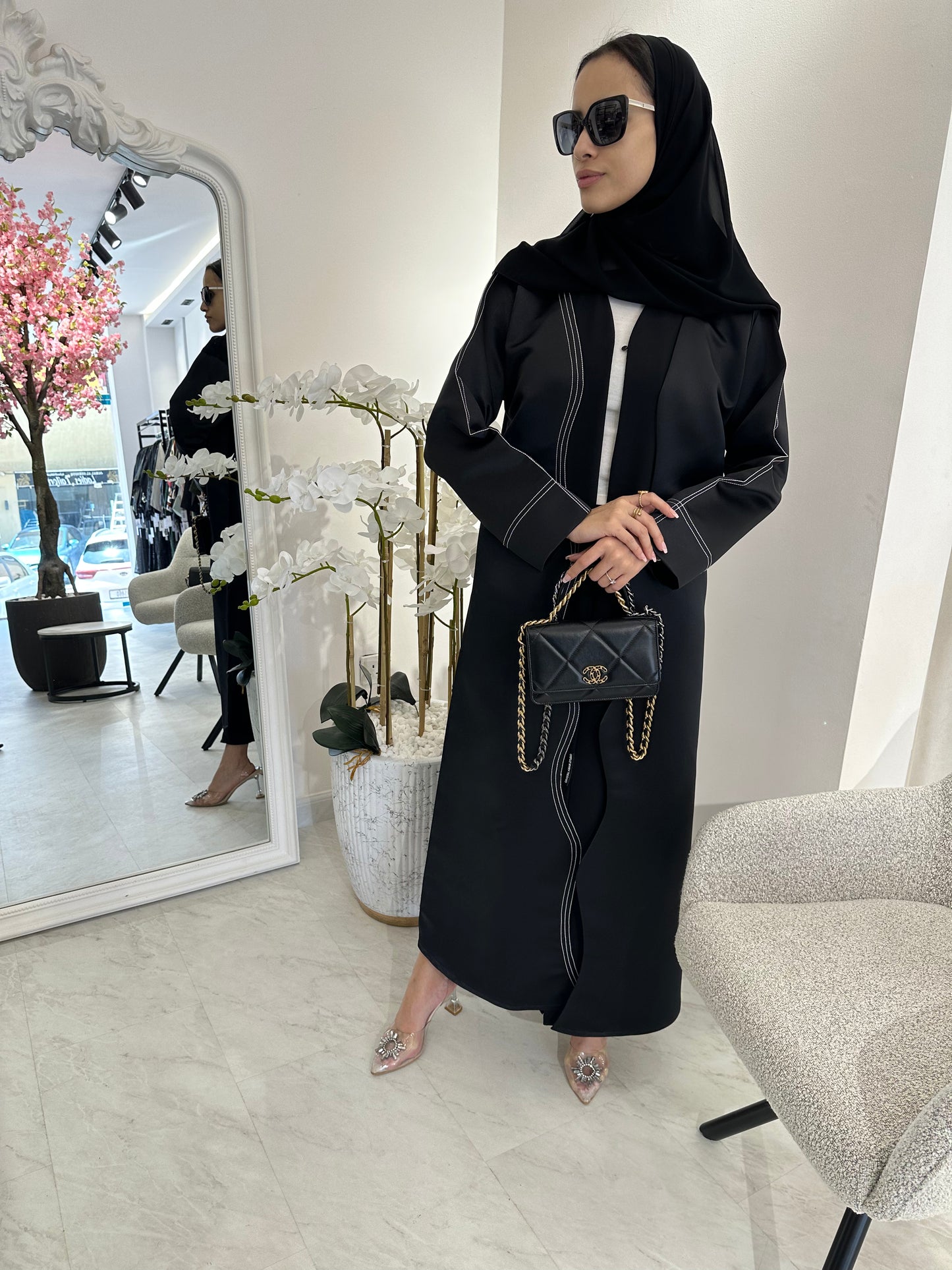 C Black White Wave Satin Abaya