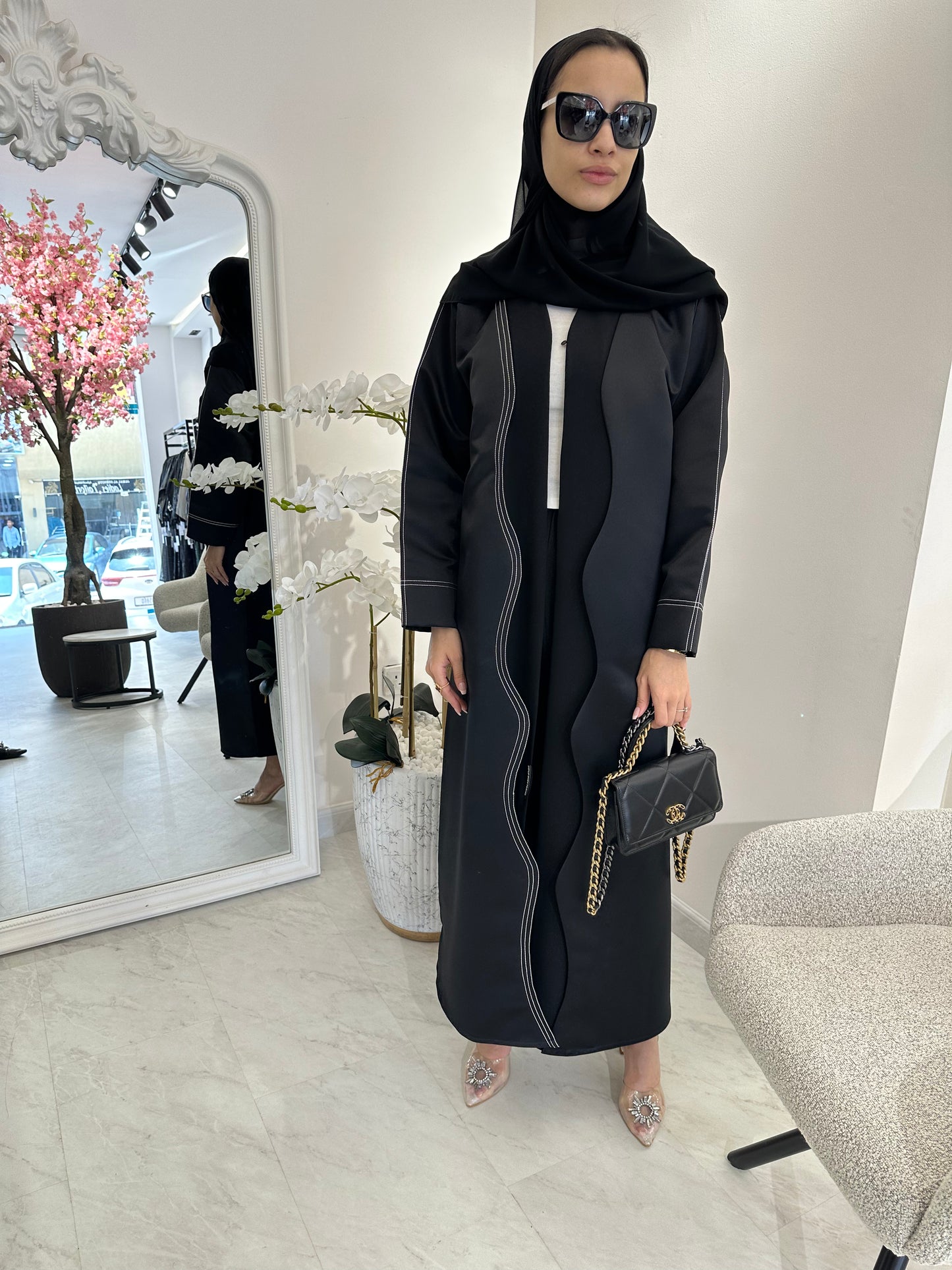 C Black White Wave Satin Abaya