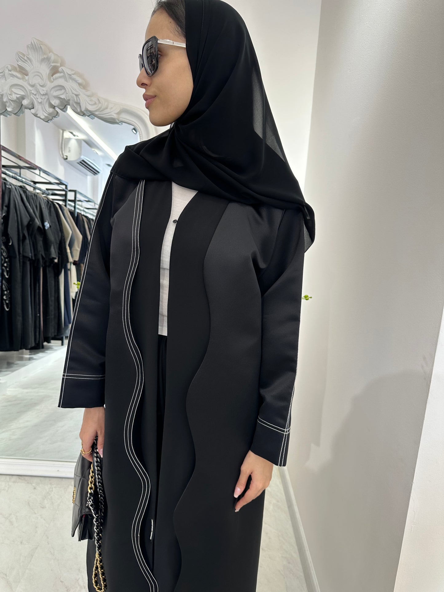 C Black White Wave Satin Abaya