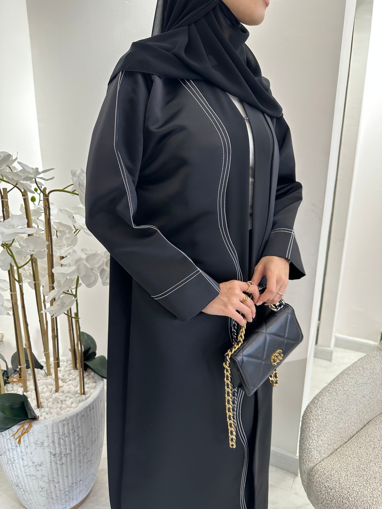 C Black White Wave Satin Abaya