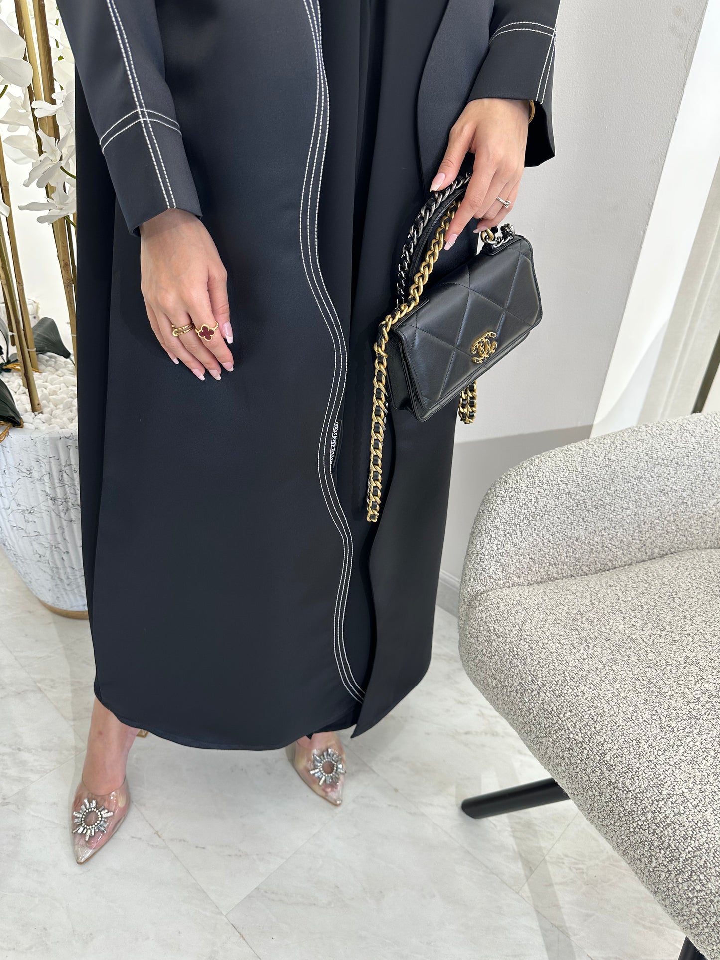 C Black White Wave Satin Abaya