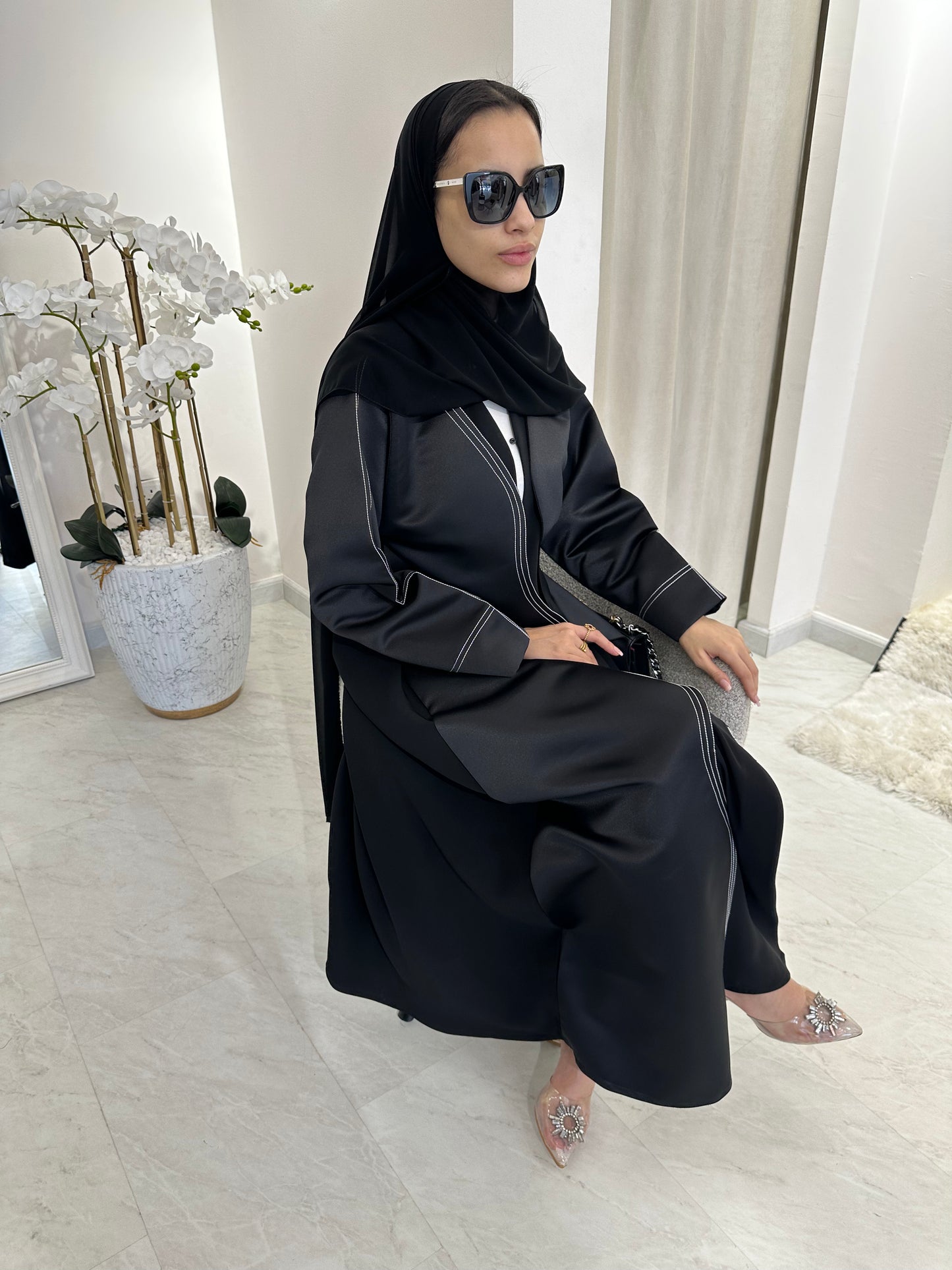 C Black White Wave Satin Abaya