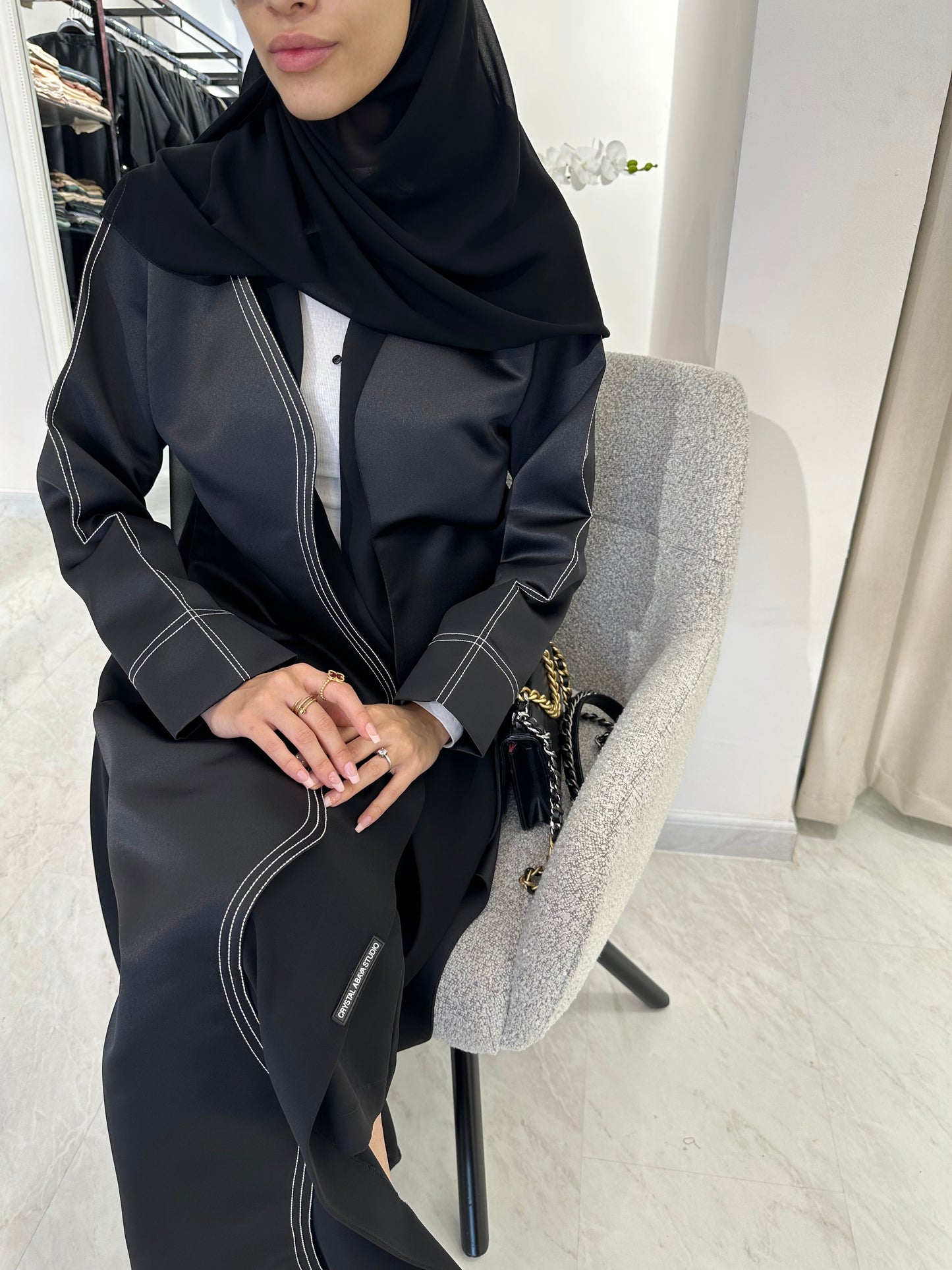 C Black White Wave Satin Abaya