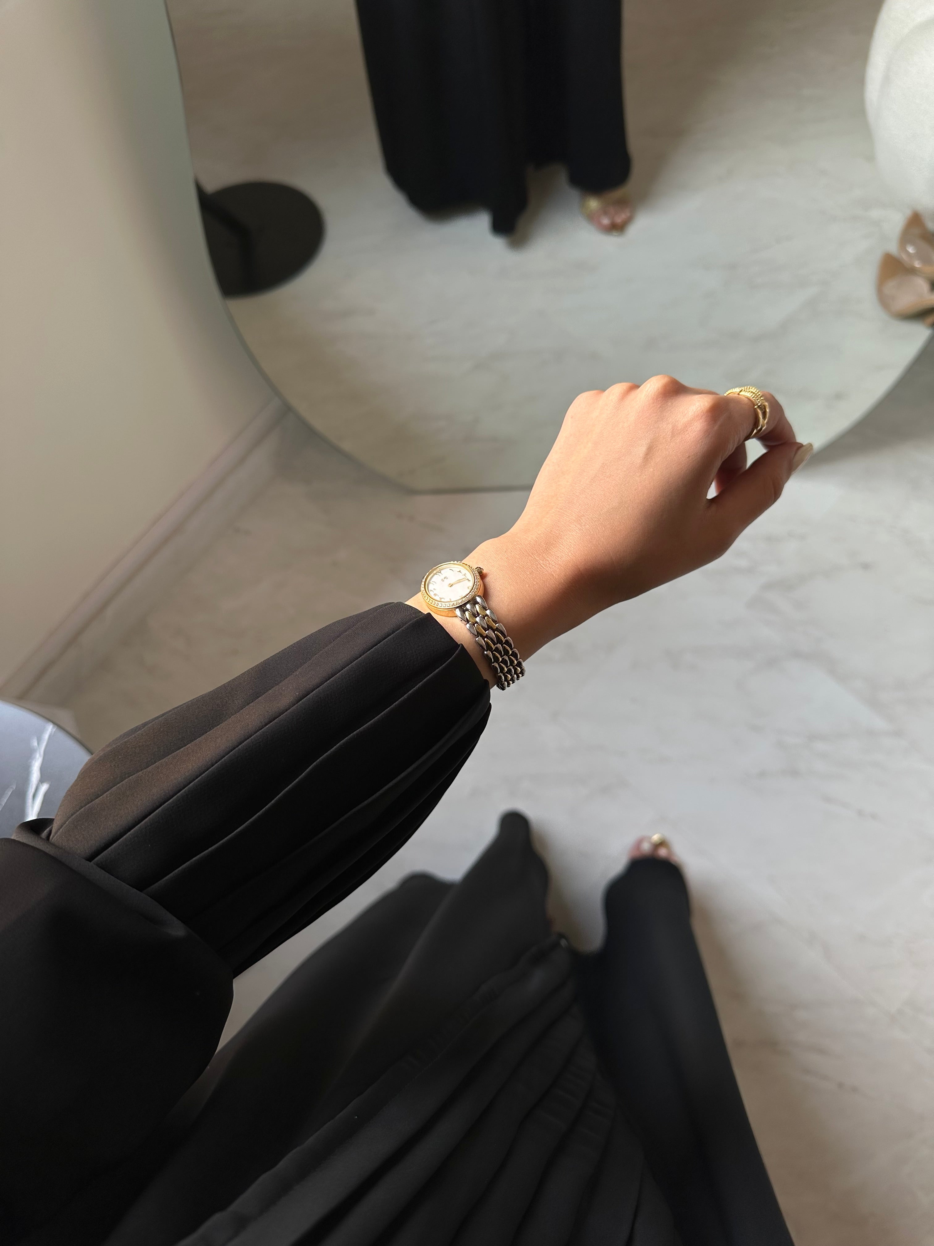 C 0859 عباية سوداء مطوية