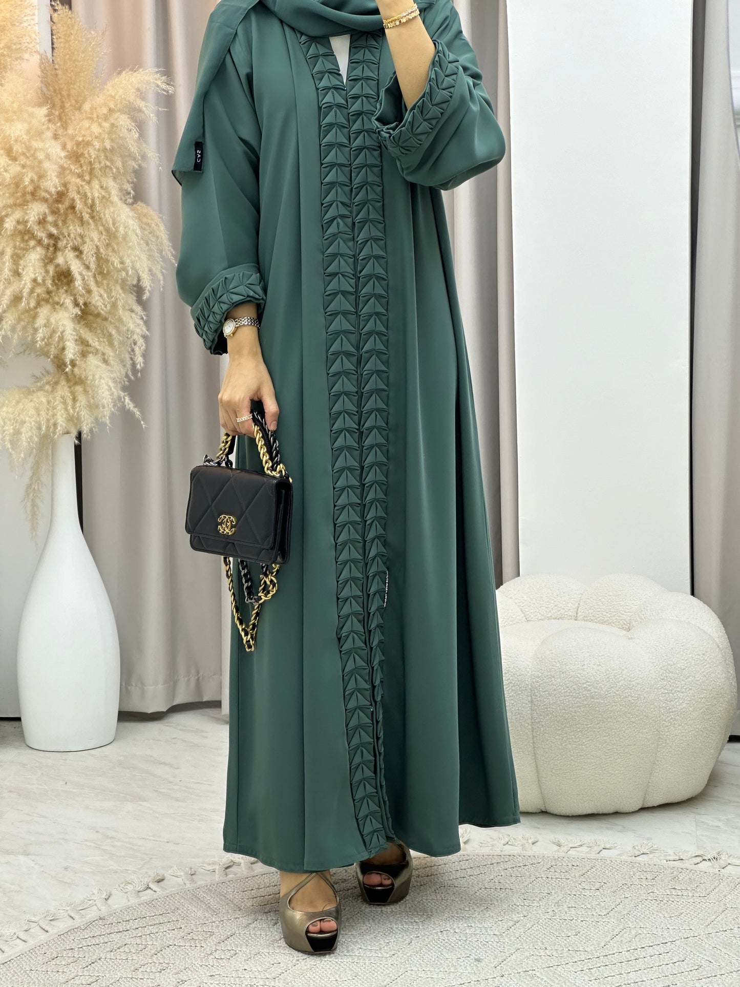 C 0172 Triangle Green Abaya