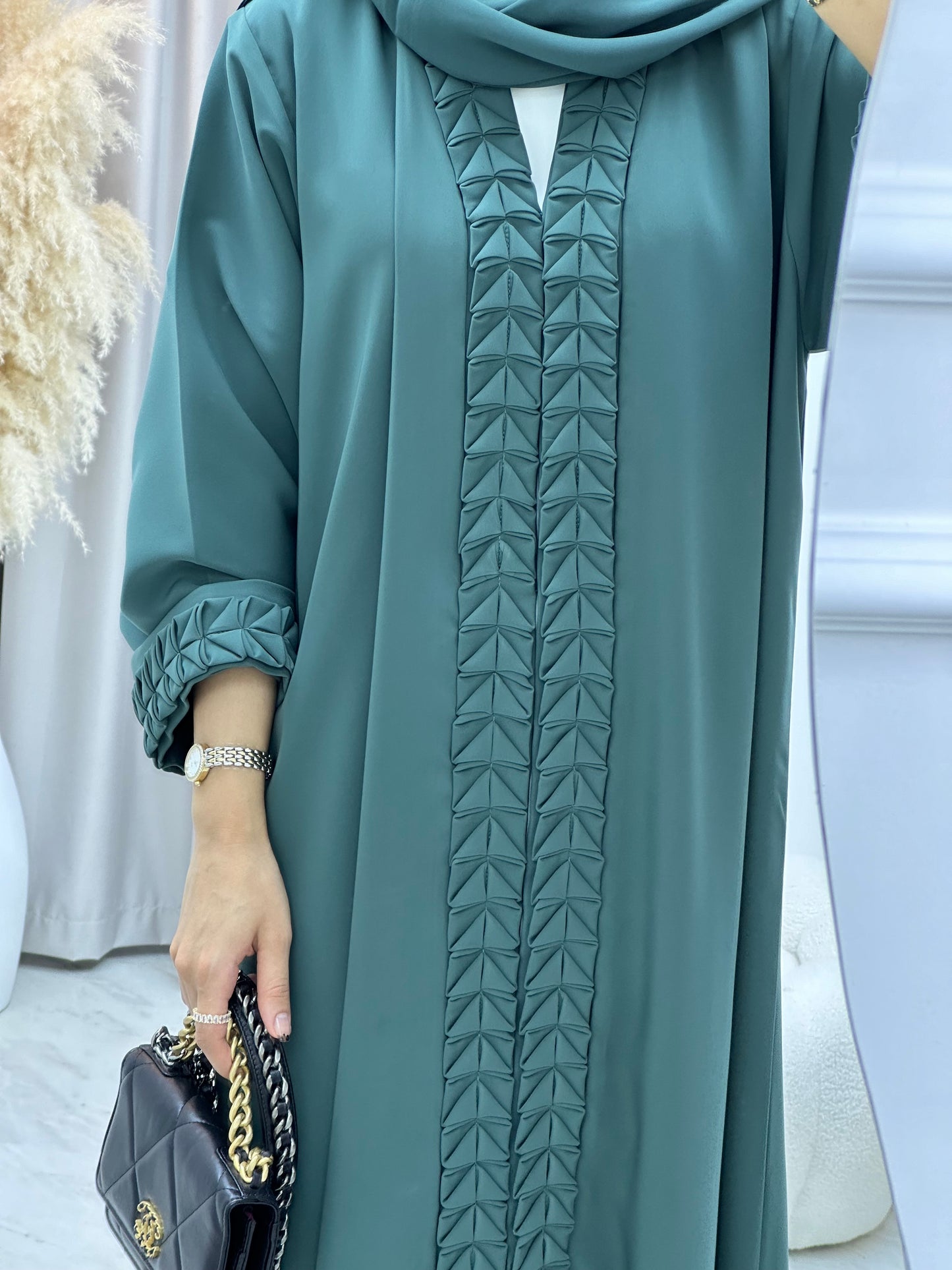 C 0172 Triangle Green Abaya