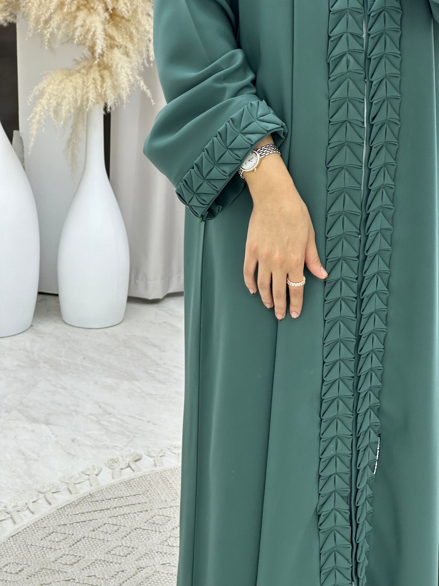 C 0172 Triangle Green Abaya