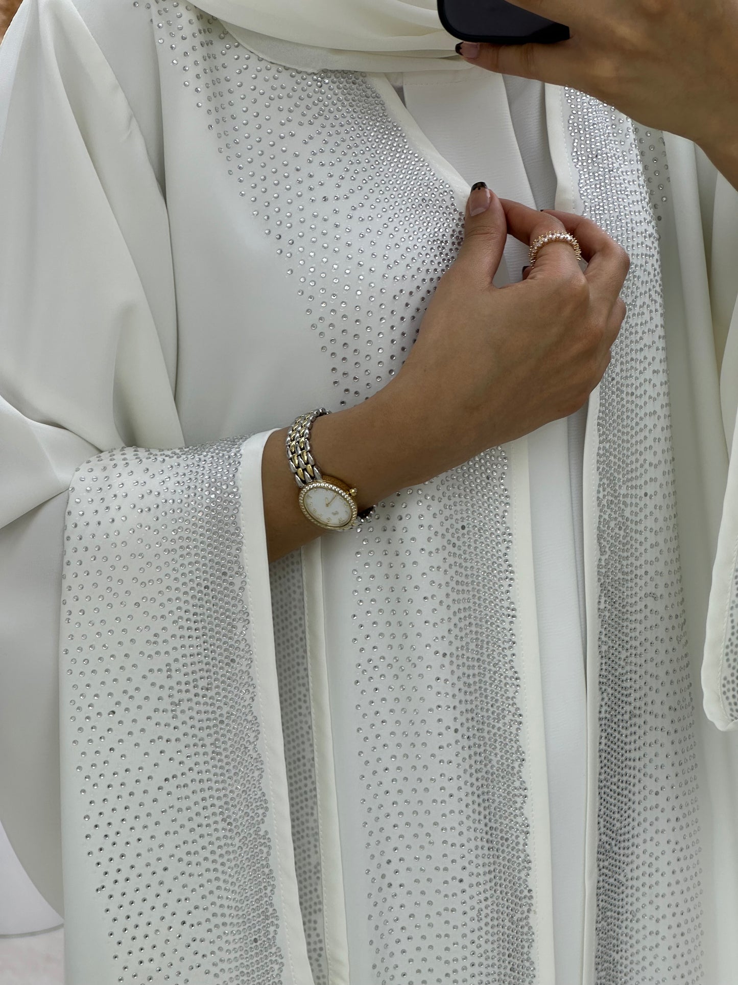 C 0174-02 White Abaya