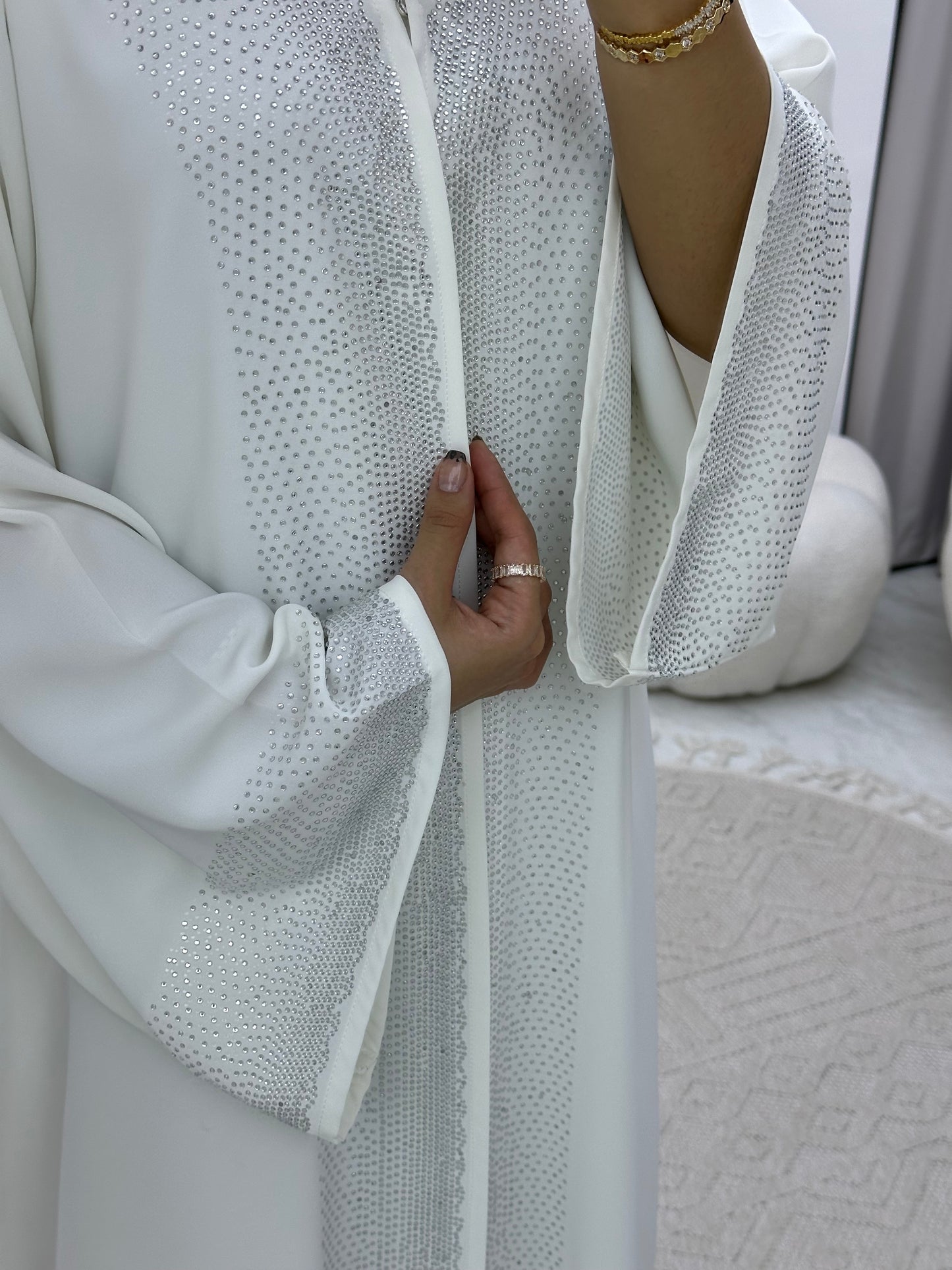 C 0174-02 White Abaya