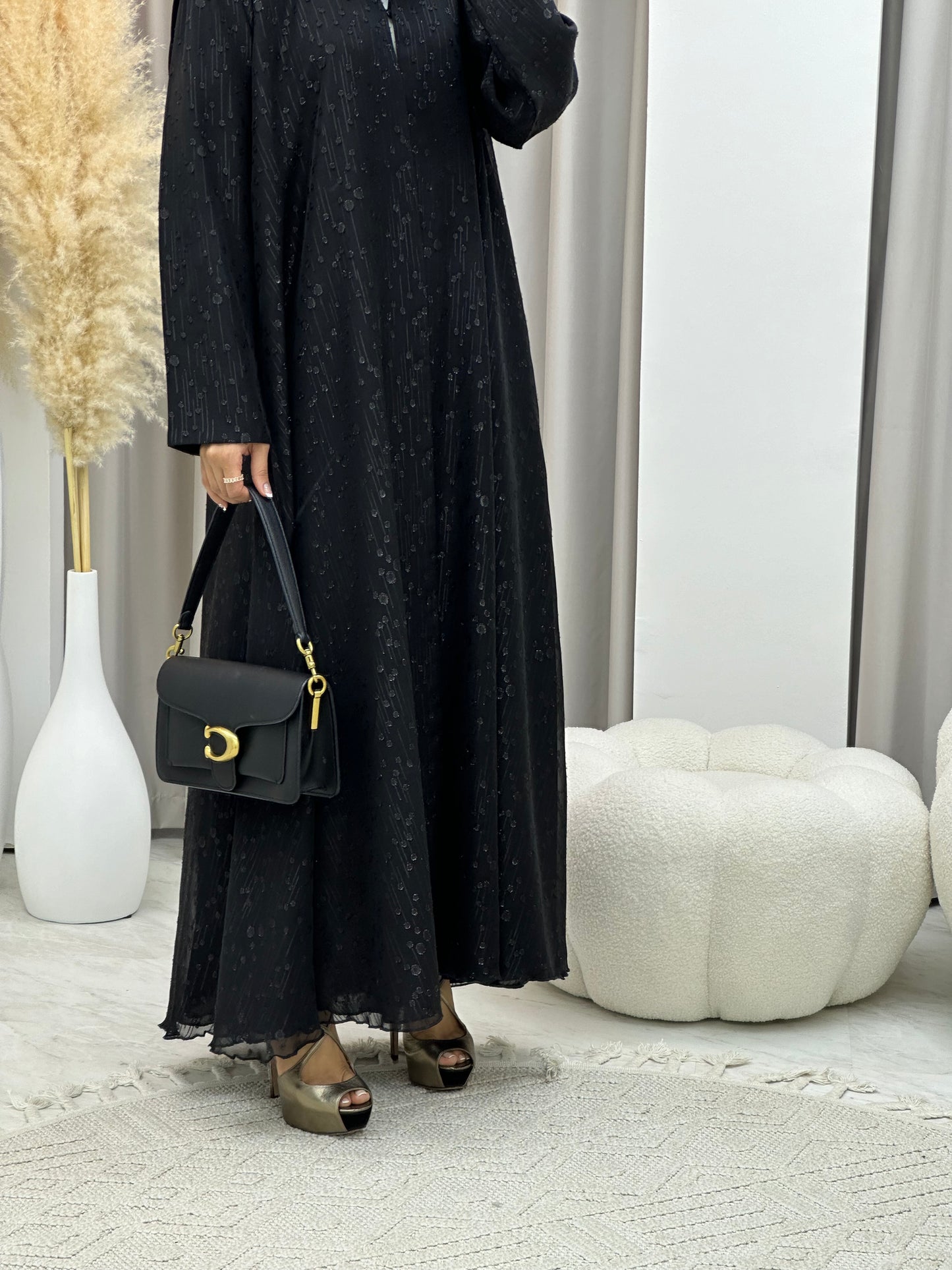 C RTW 0185 Black Dots Abaya