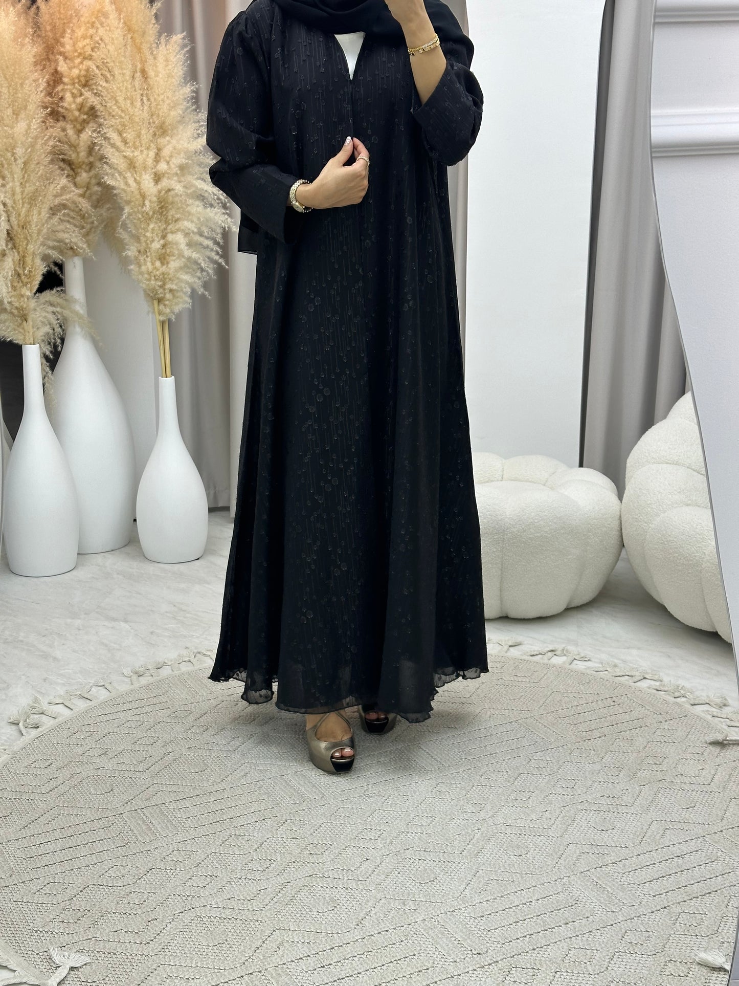 C RTW 0185 Black Dots Abaya