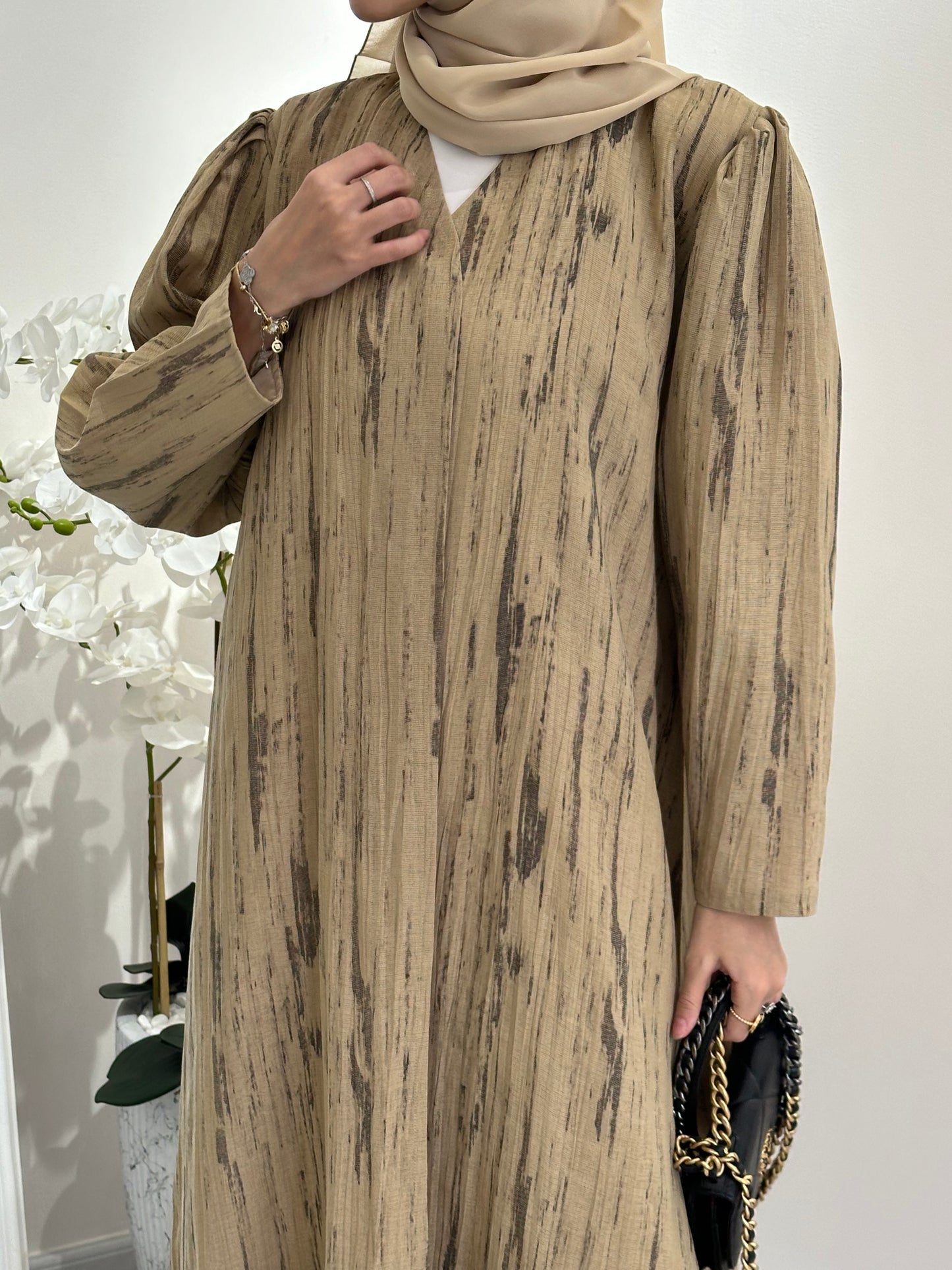 C 0369-01 Beige Printed Abaya