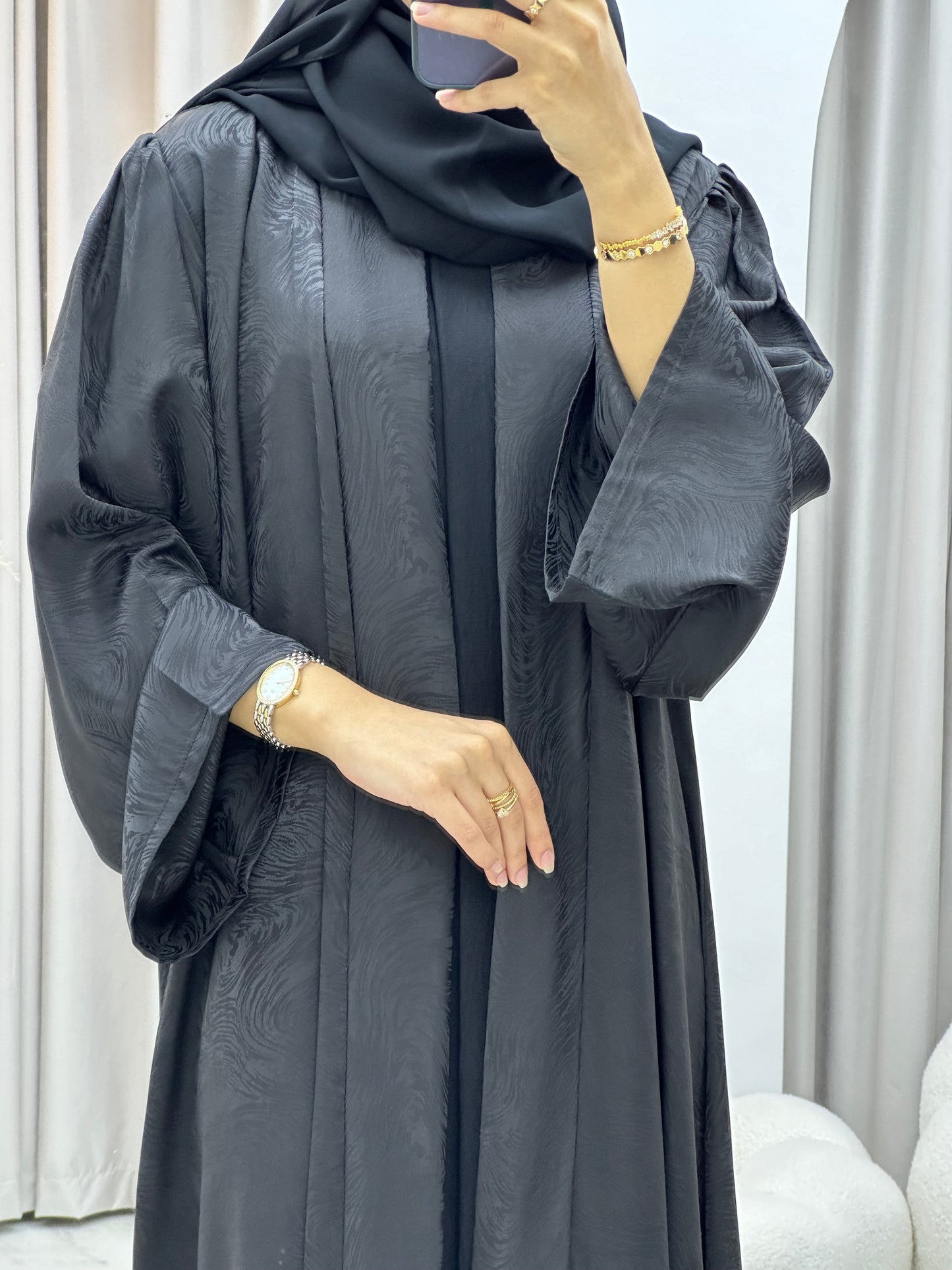 C 0208-01 Black Waves Abaya