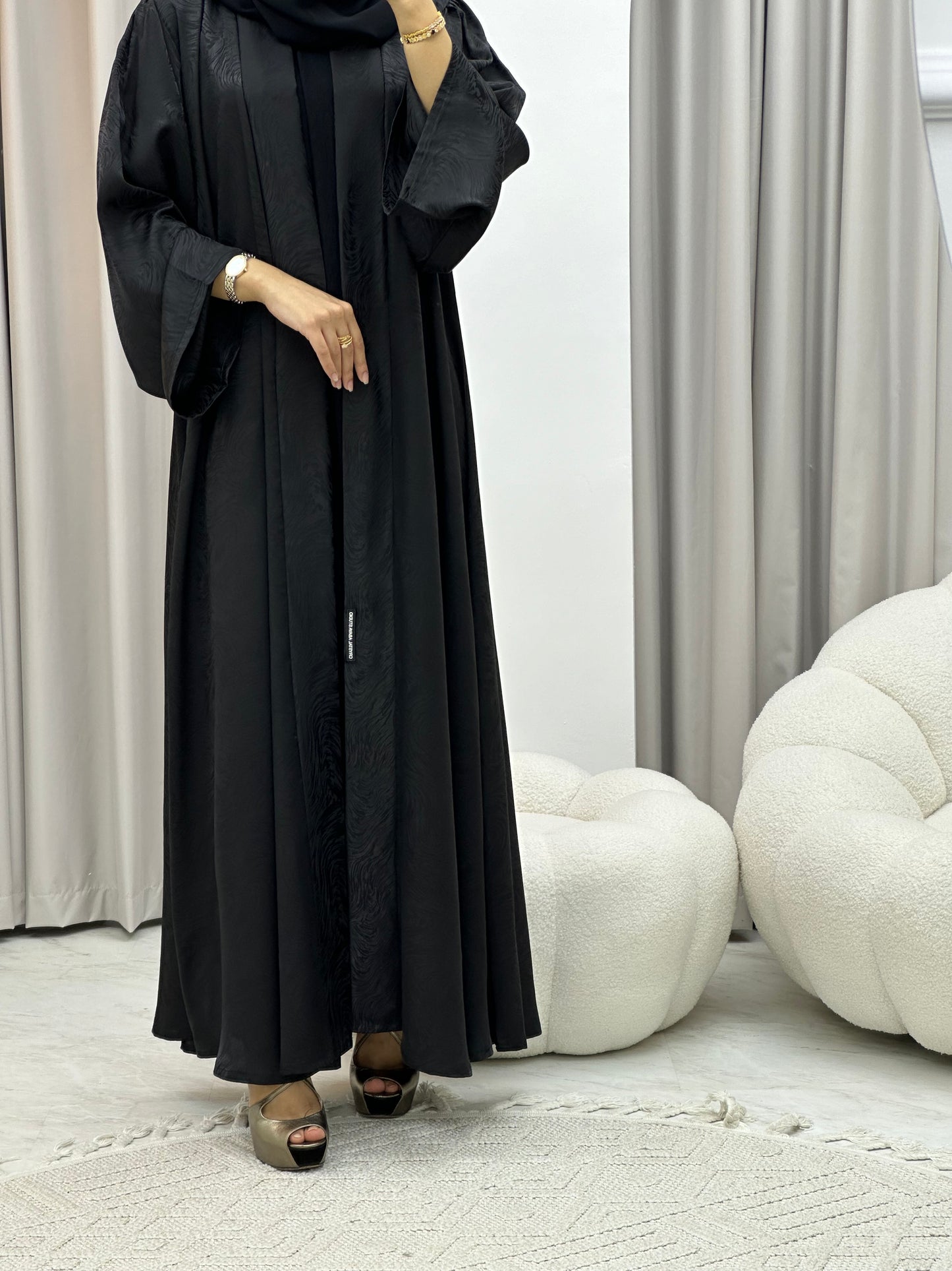 C 0208-01 Black Waves Abaya