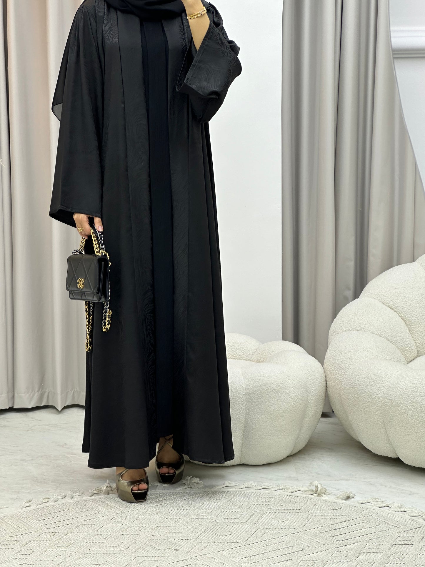 C 0208-01 Black Waves Abaya