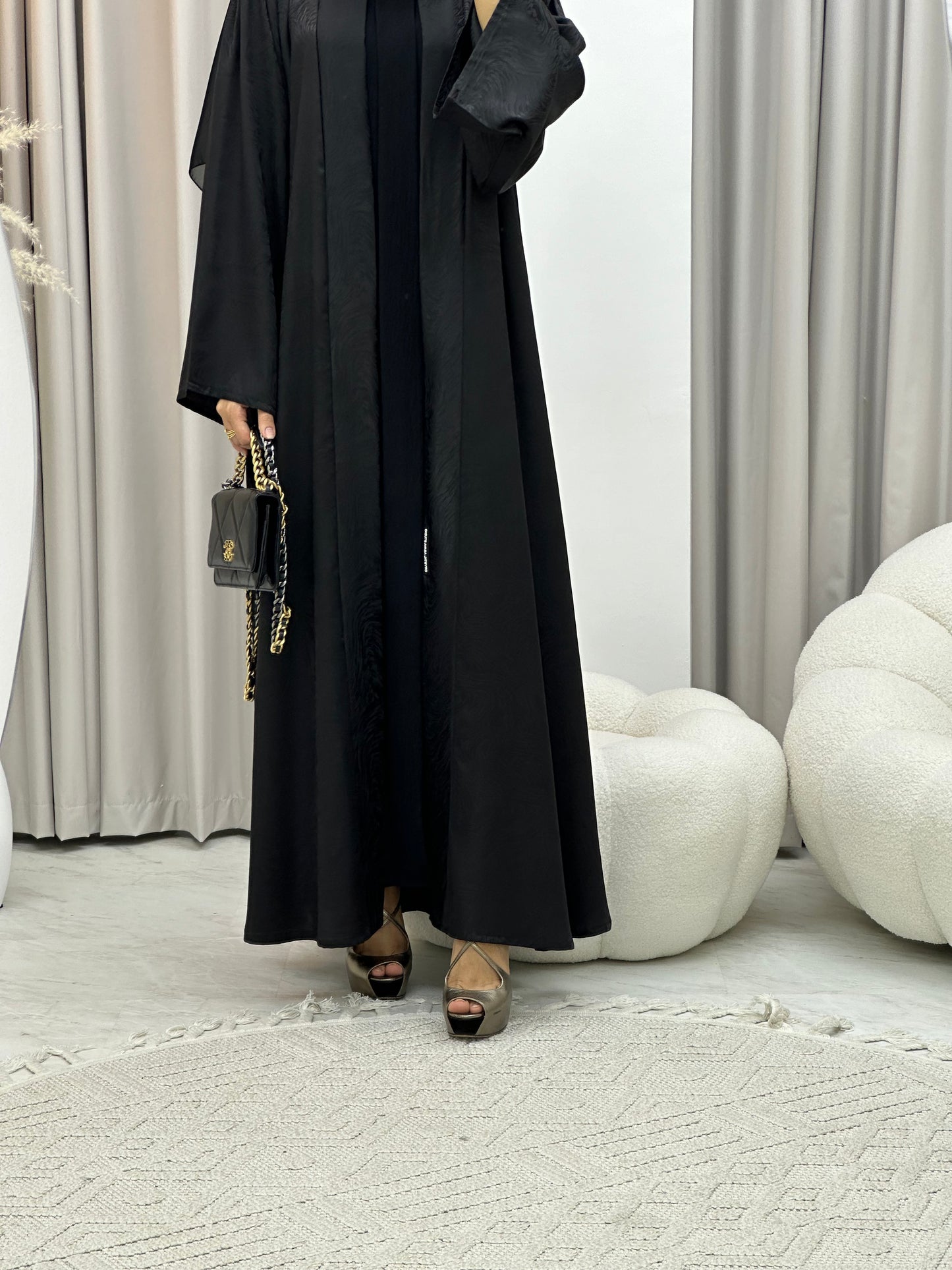 C 0208-01 Black Waves Abaya