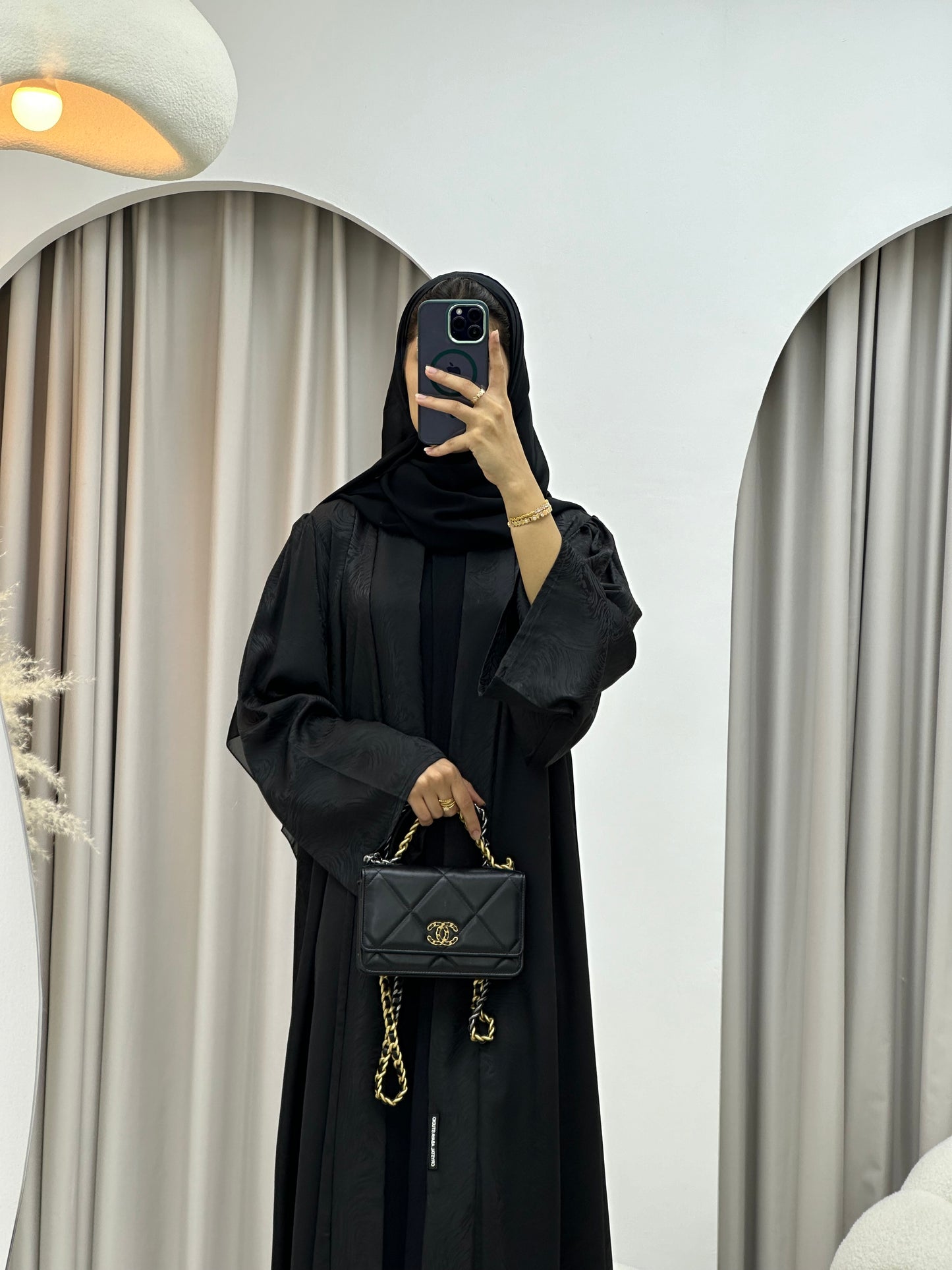 C 0208-01 Black Waves Abaya