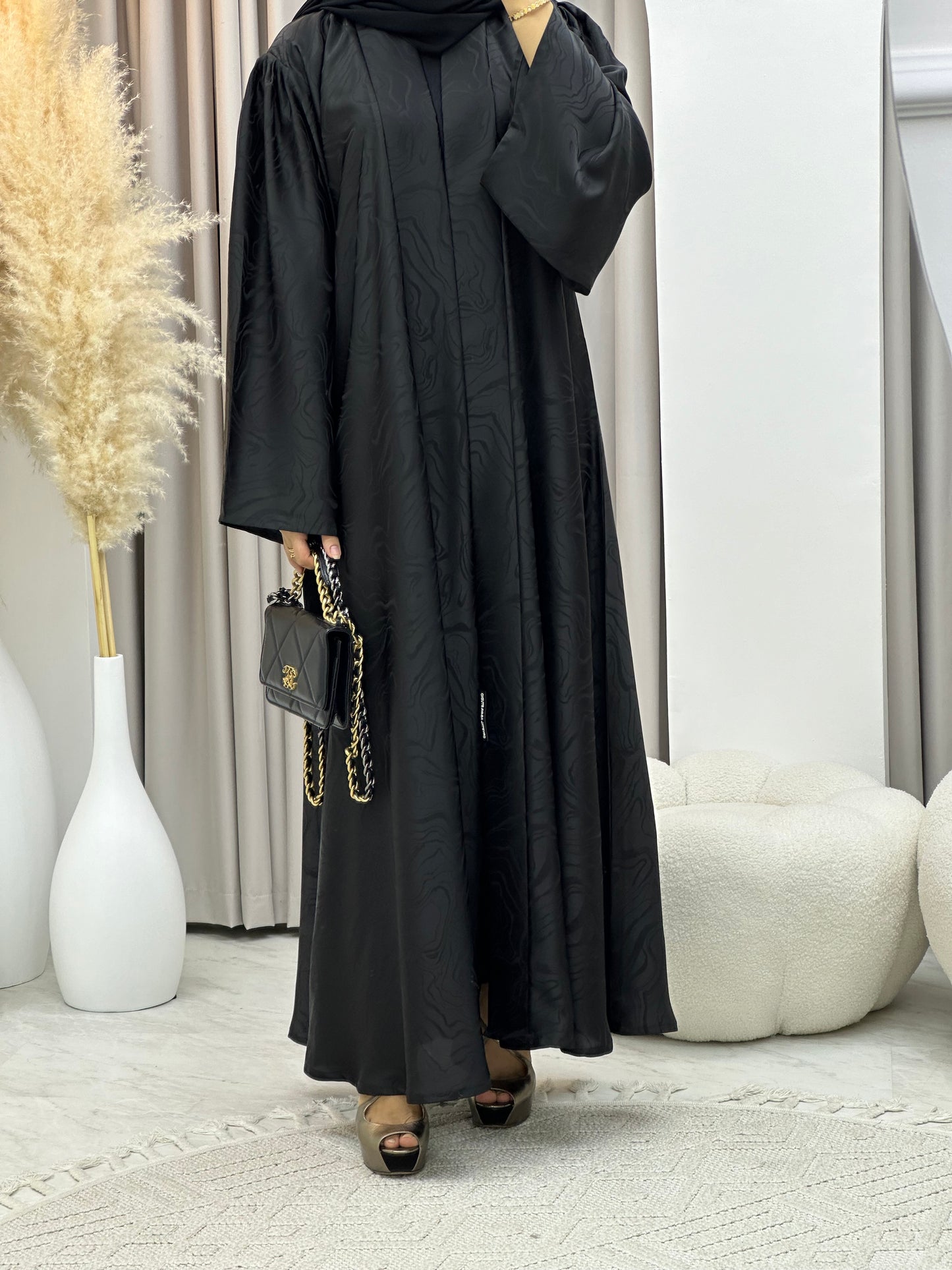 C 0219-01 Black Curves Abaya