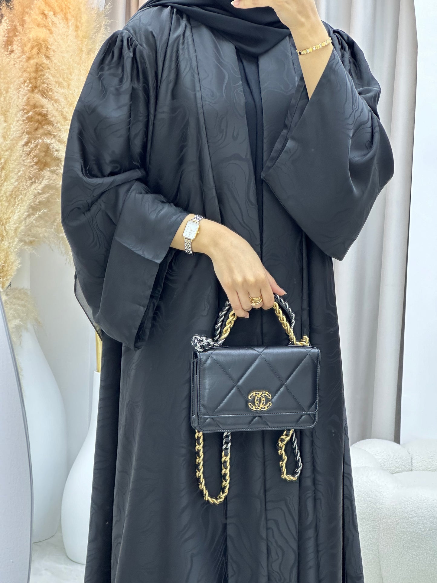 C 0219-01 Black Curves Abaya