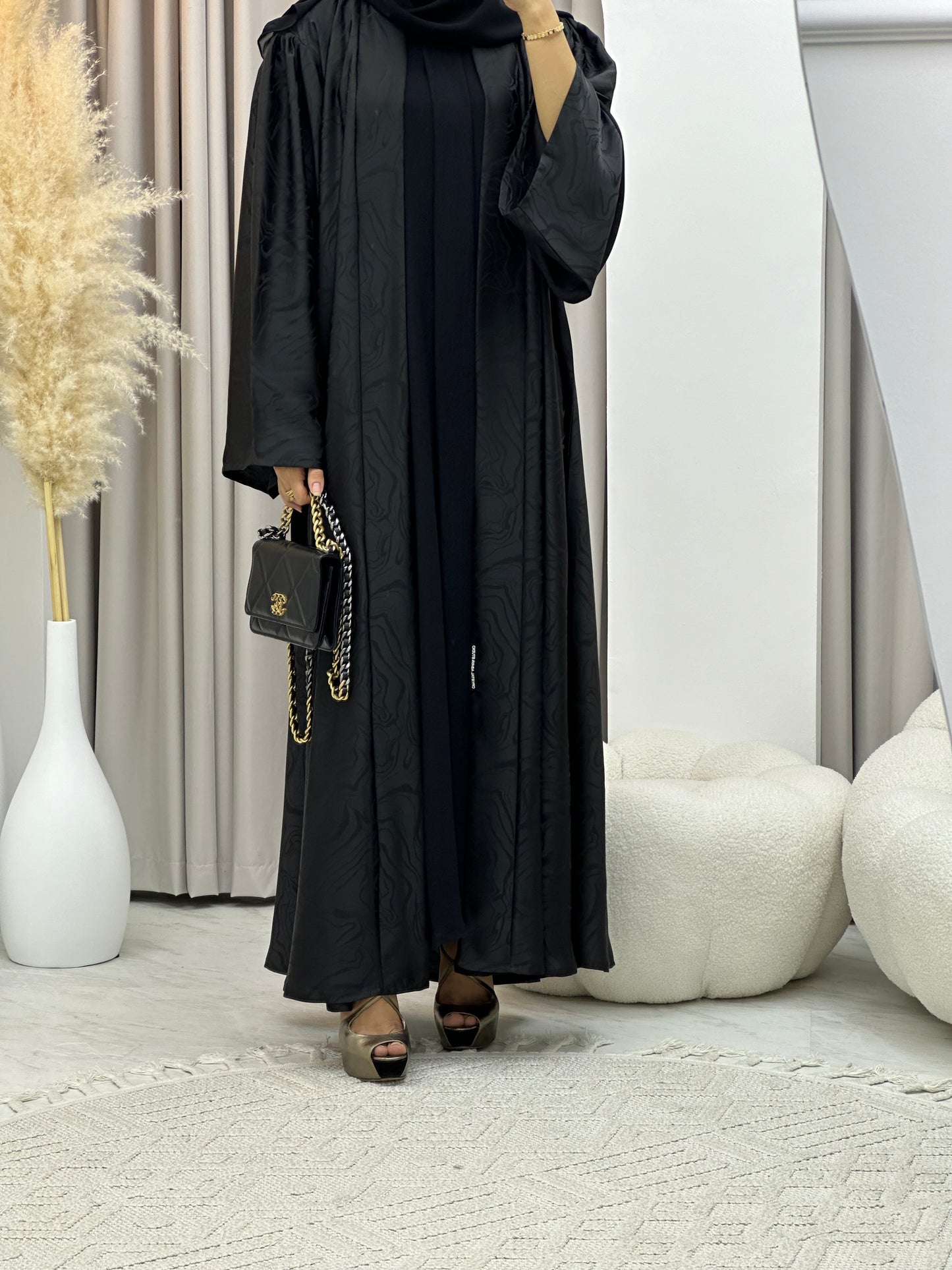 C 0219-01 Black Curves Abaya