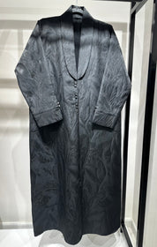 عباية مطبوعة بنقشة زنبق أسود C 1254