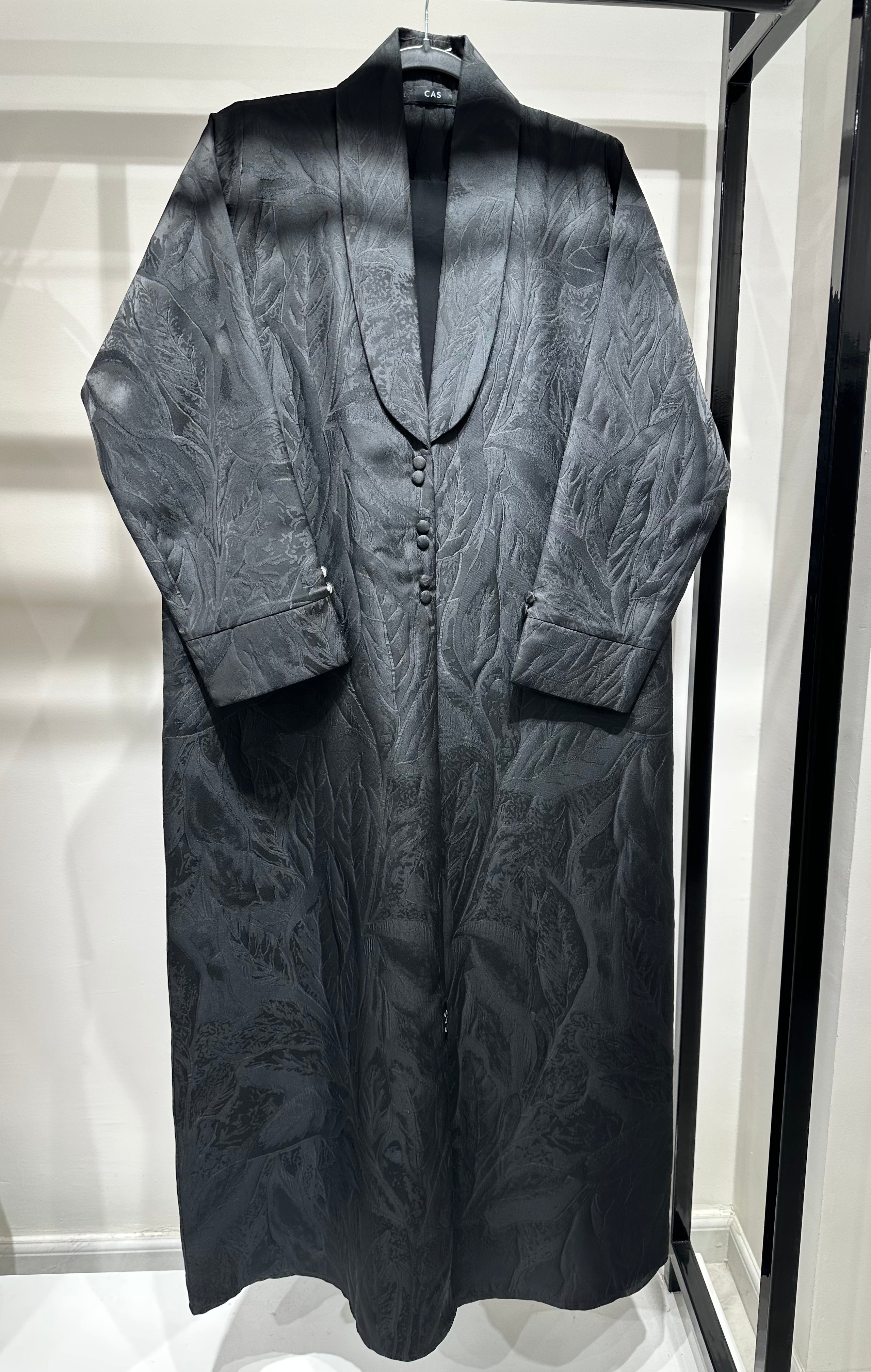 عباية مطبوعة بنقشة زنبق أسود C 1254