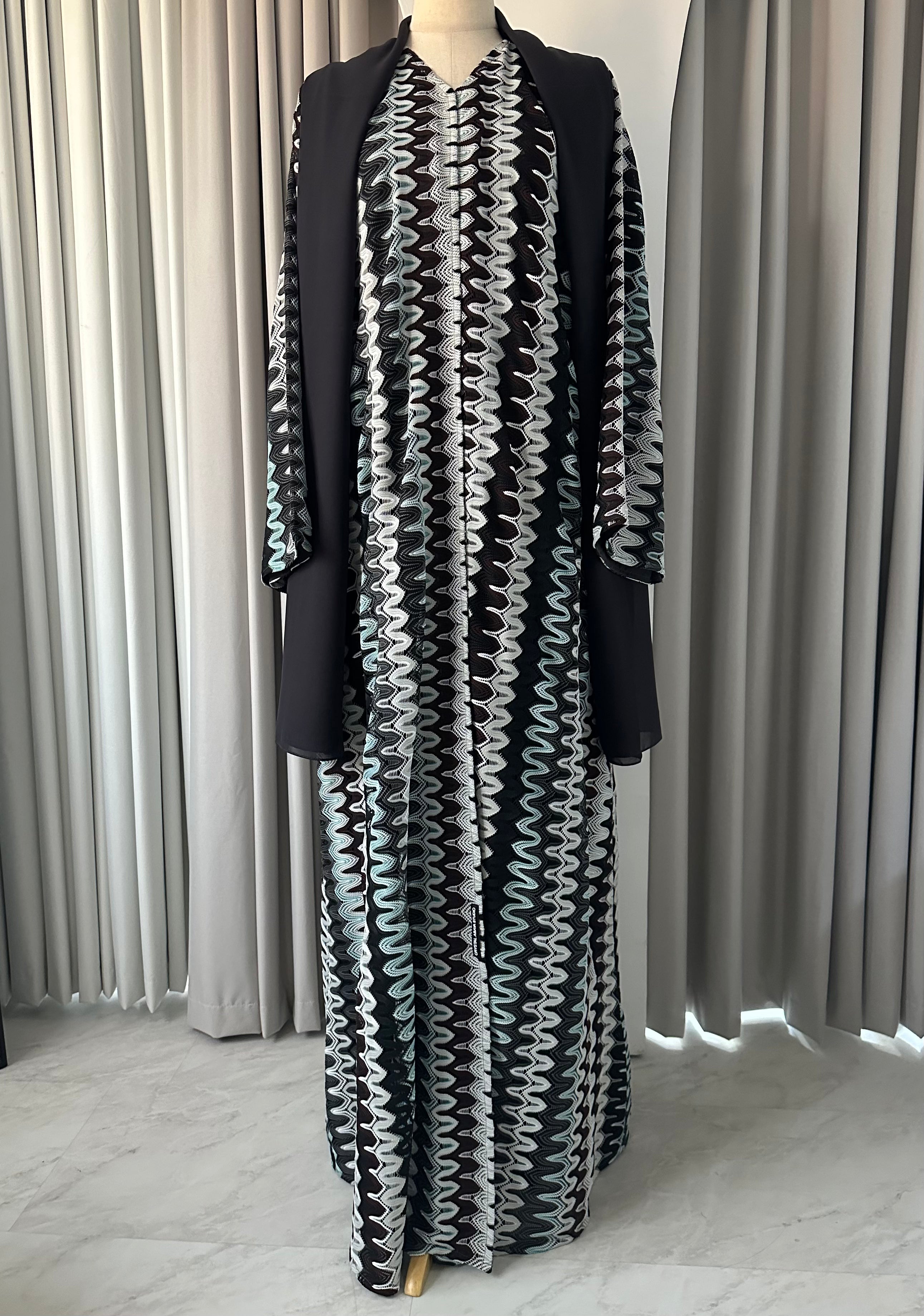 C 1601 Grey Wave Abaya