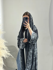 عباية سوداء مطبوعة بنقشة زهور C 1602