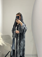 عباية سوداء مطبوعة بنقشة زهور C 1602
