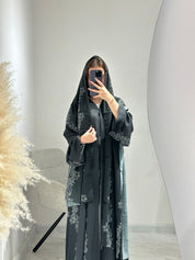 عباية بطباعة سوداء C 1603