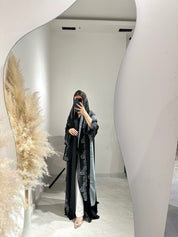 عباية بطباعة سوداء C 1603
