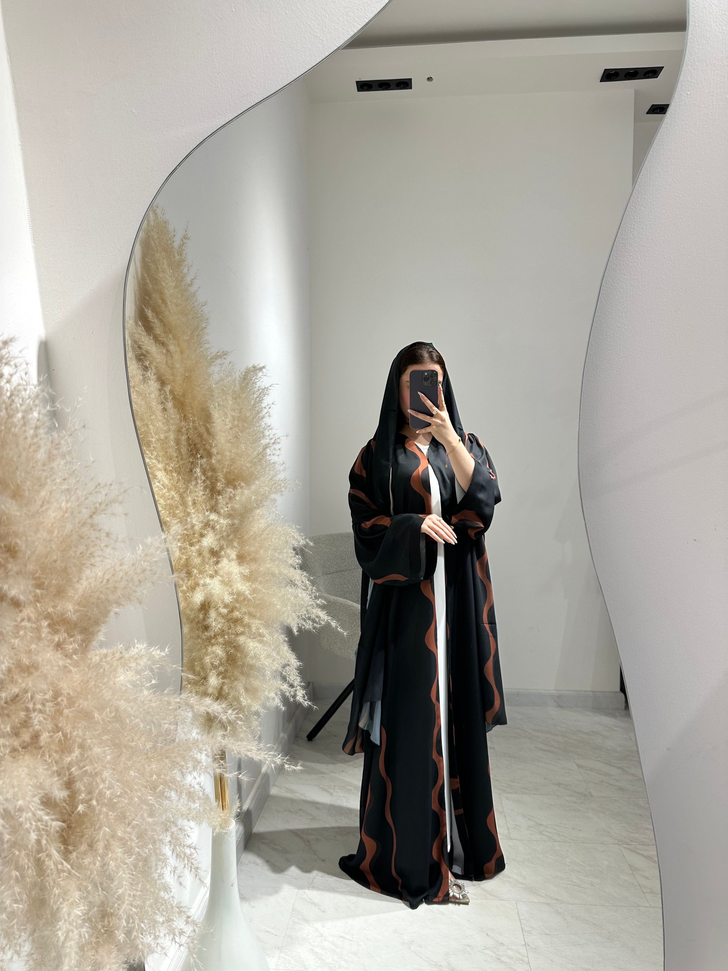 عباية مطبوعة مخططة باللون الأسود C 1604