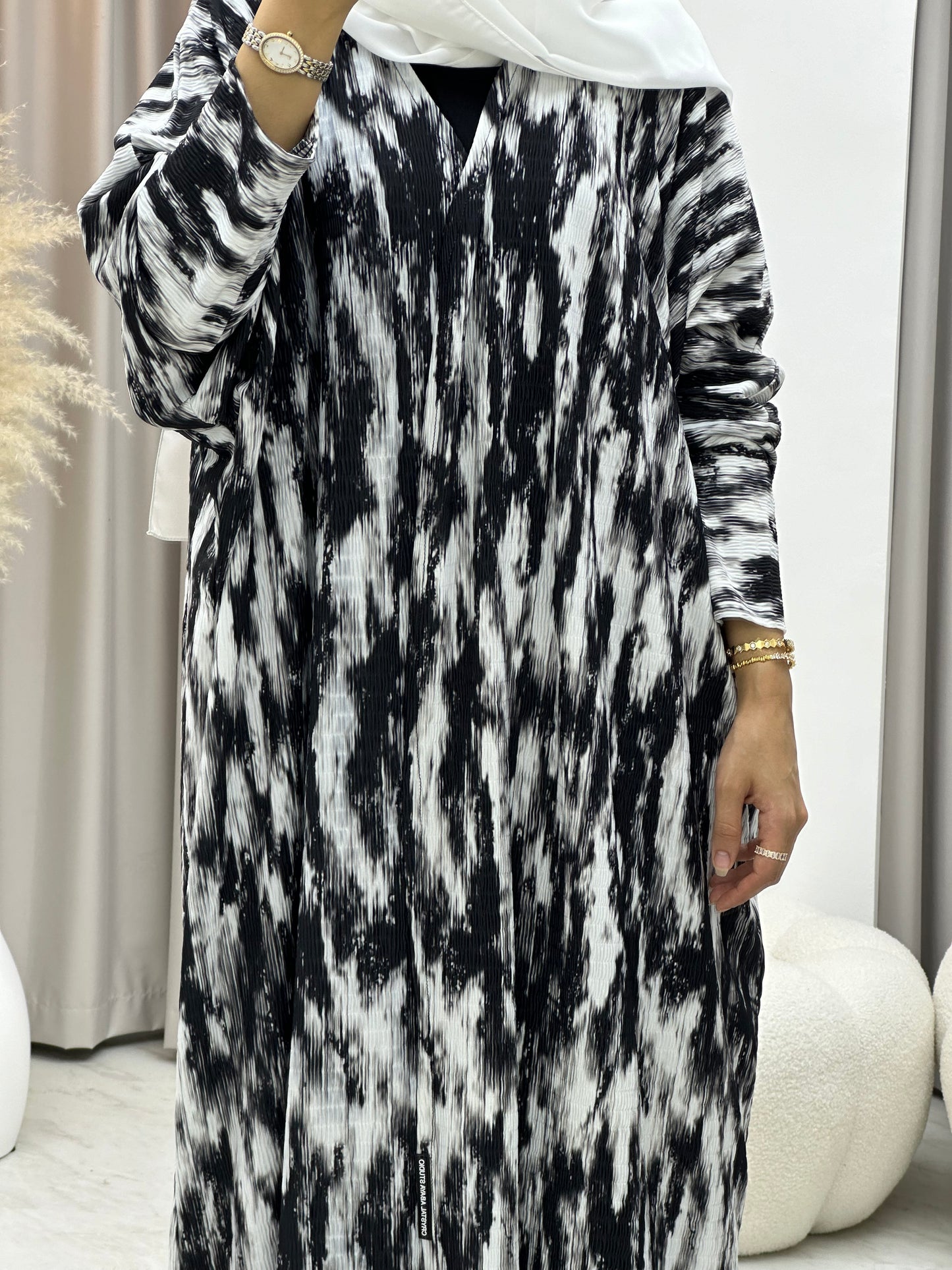 C 0228-02 Smoky Black White Abaya