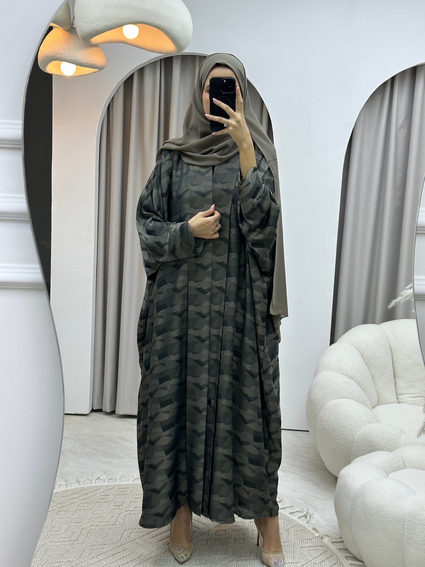 C Triangle Geometric Beige Bisht Abaya