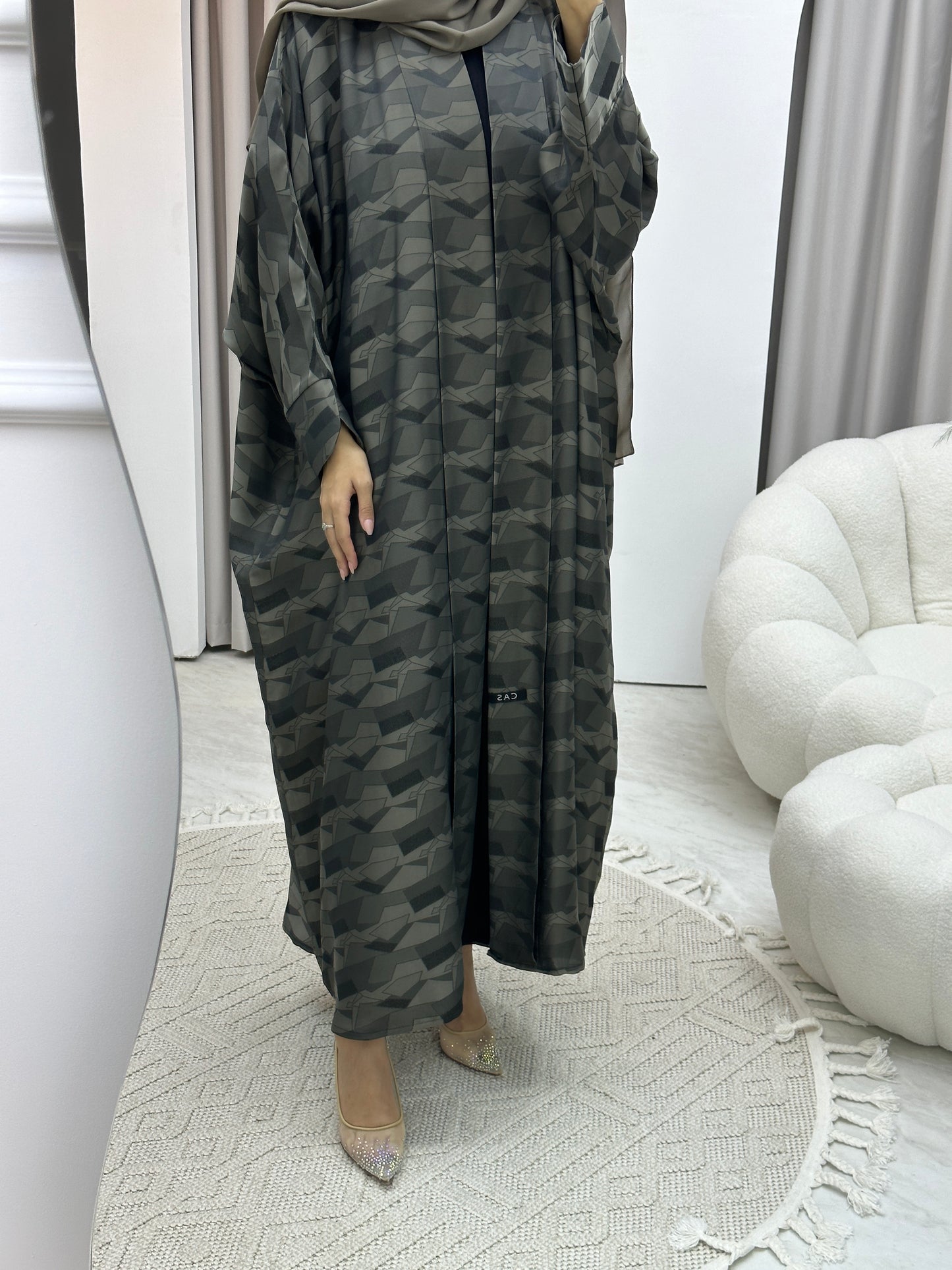 C Triangle Geometric Beige Bisht Abaya