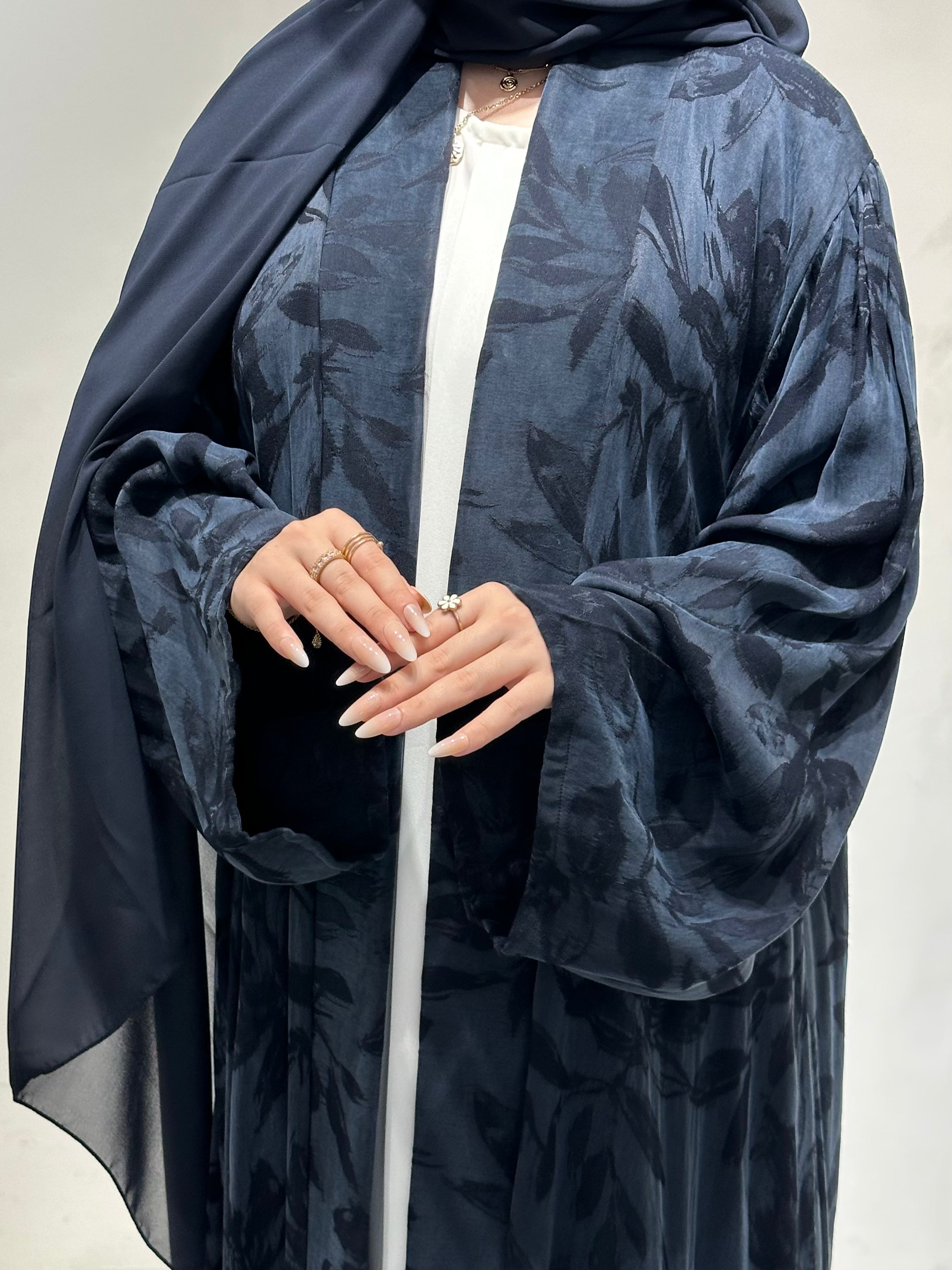 عباية مطبوعة فاخرة باللون الأزرق الداكن C 1605