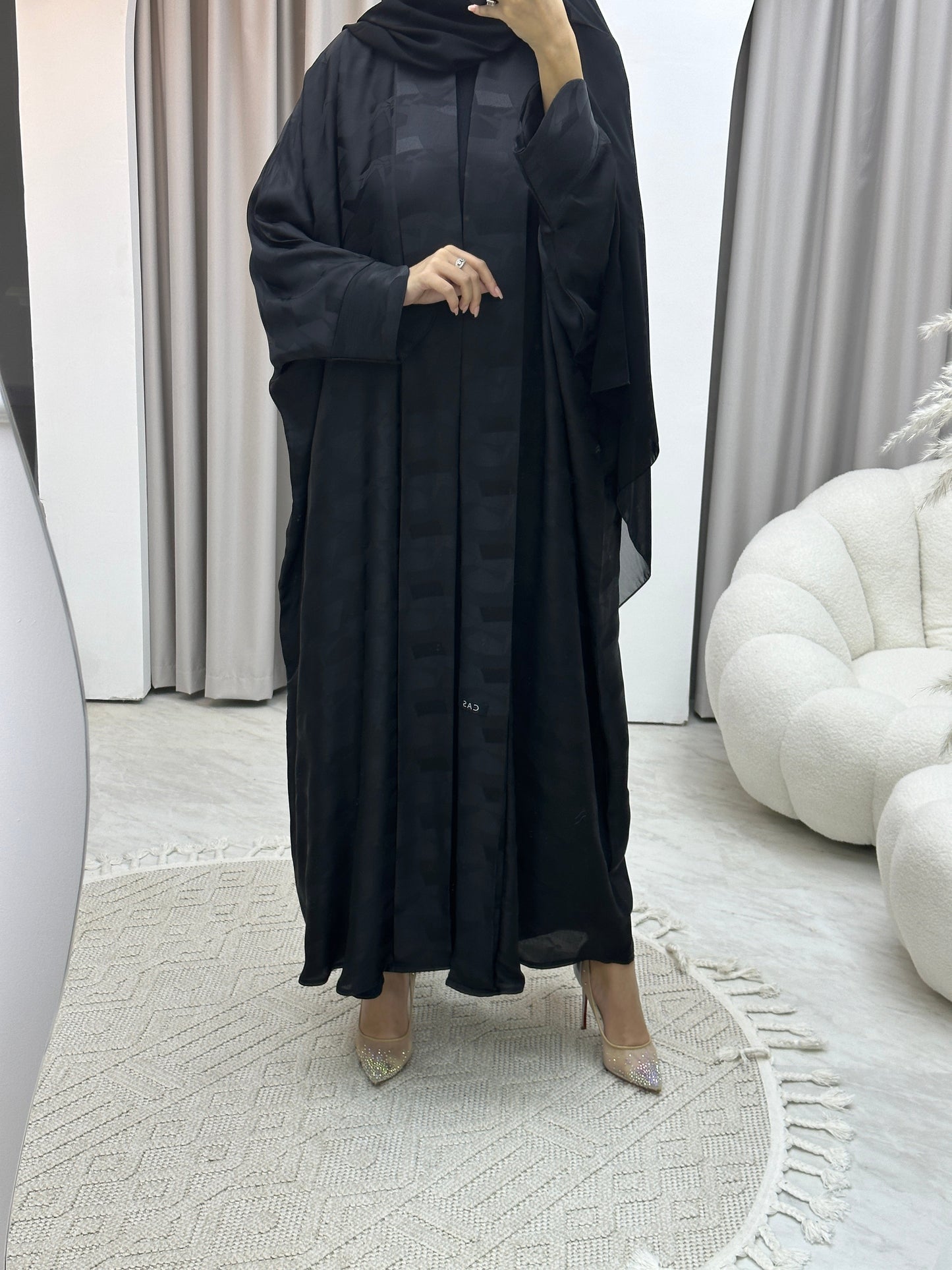 C RTW Triangle Geometric Black Bisht Abaya