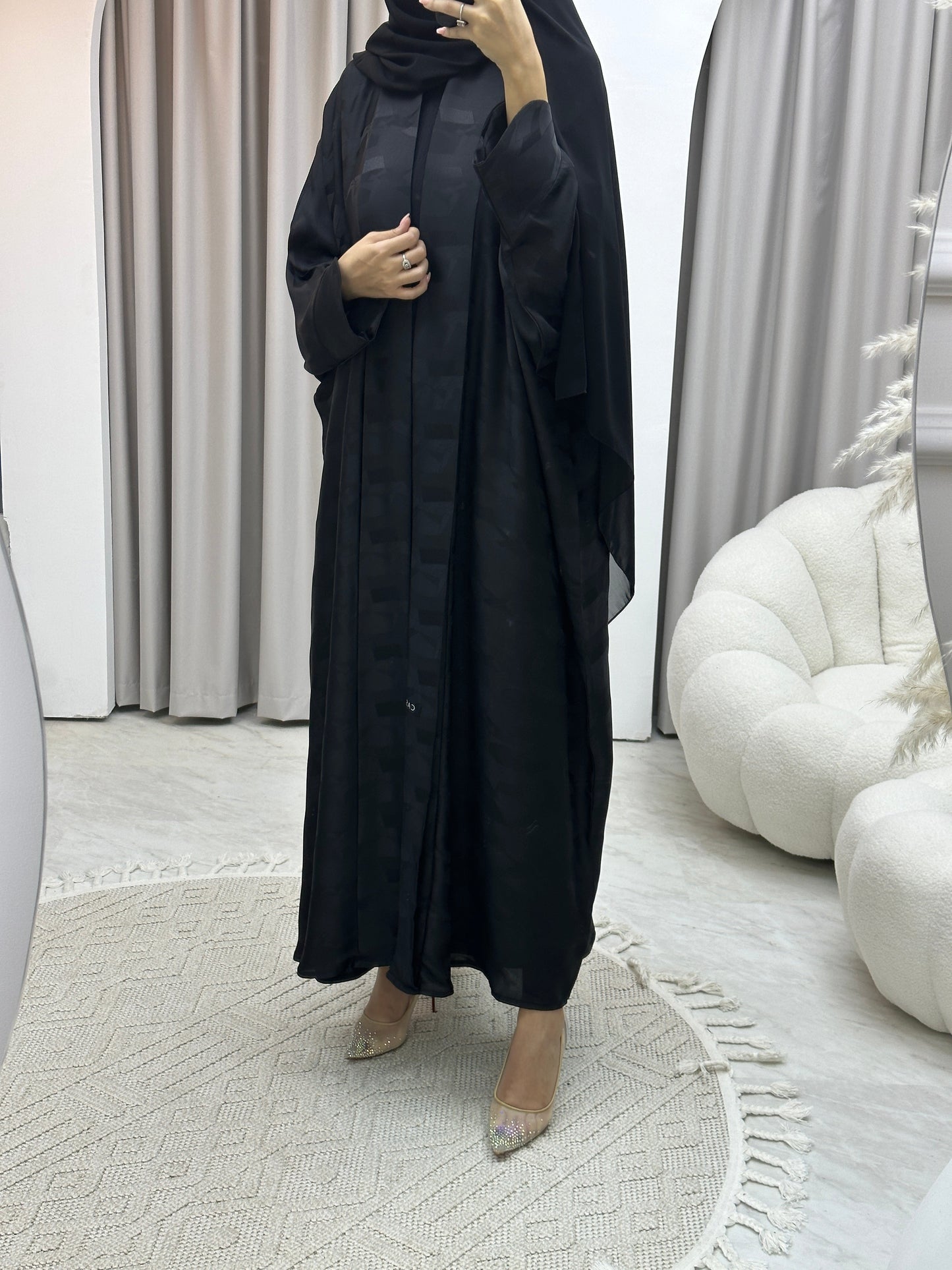 C RTW Triangle Geometric Black Bisht Abaya