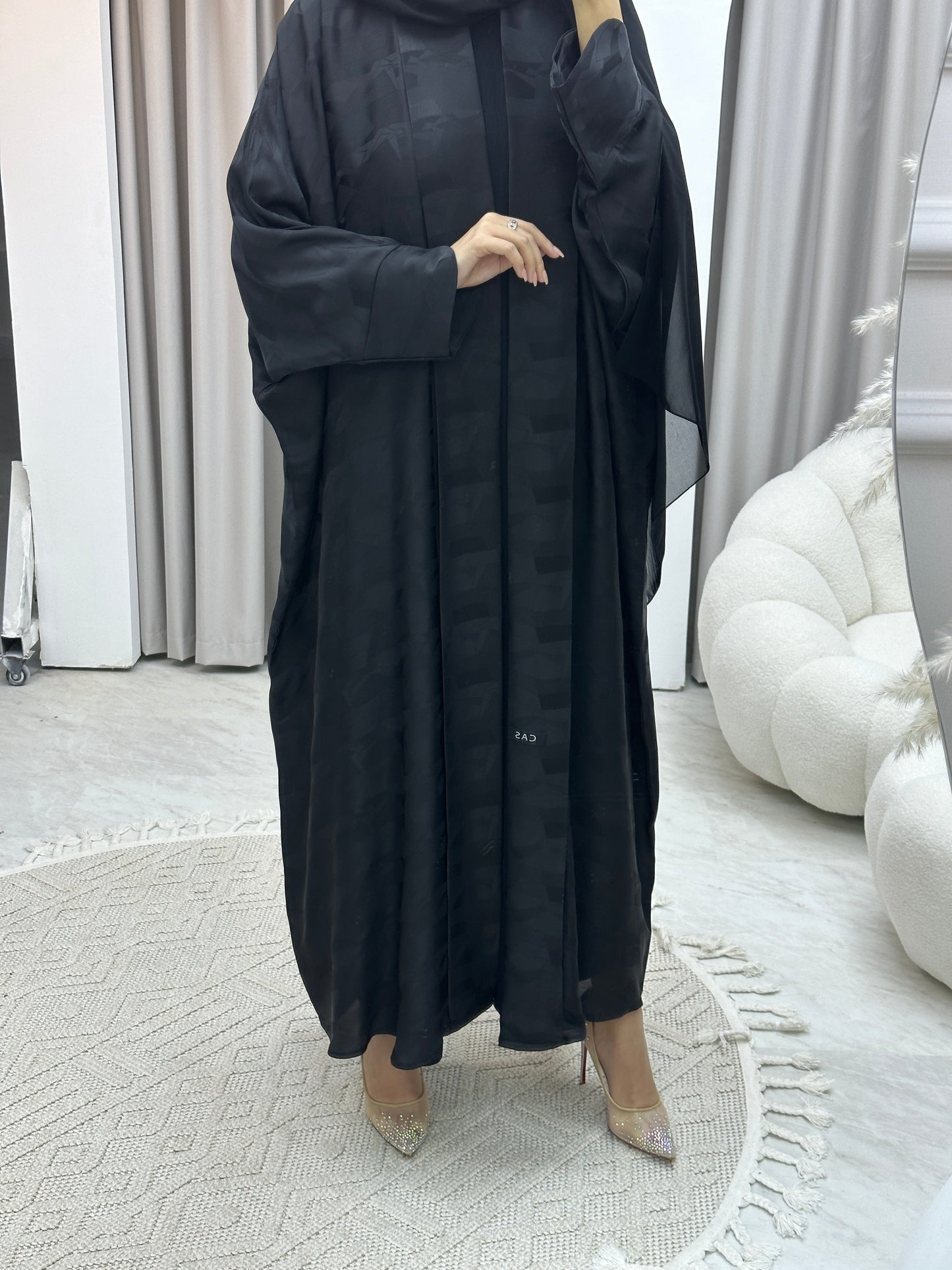 C RTW Triangle Geometric Black Bisht Abaya