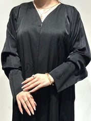 عباية مطبوعة باللون الأسود موديل C 1610