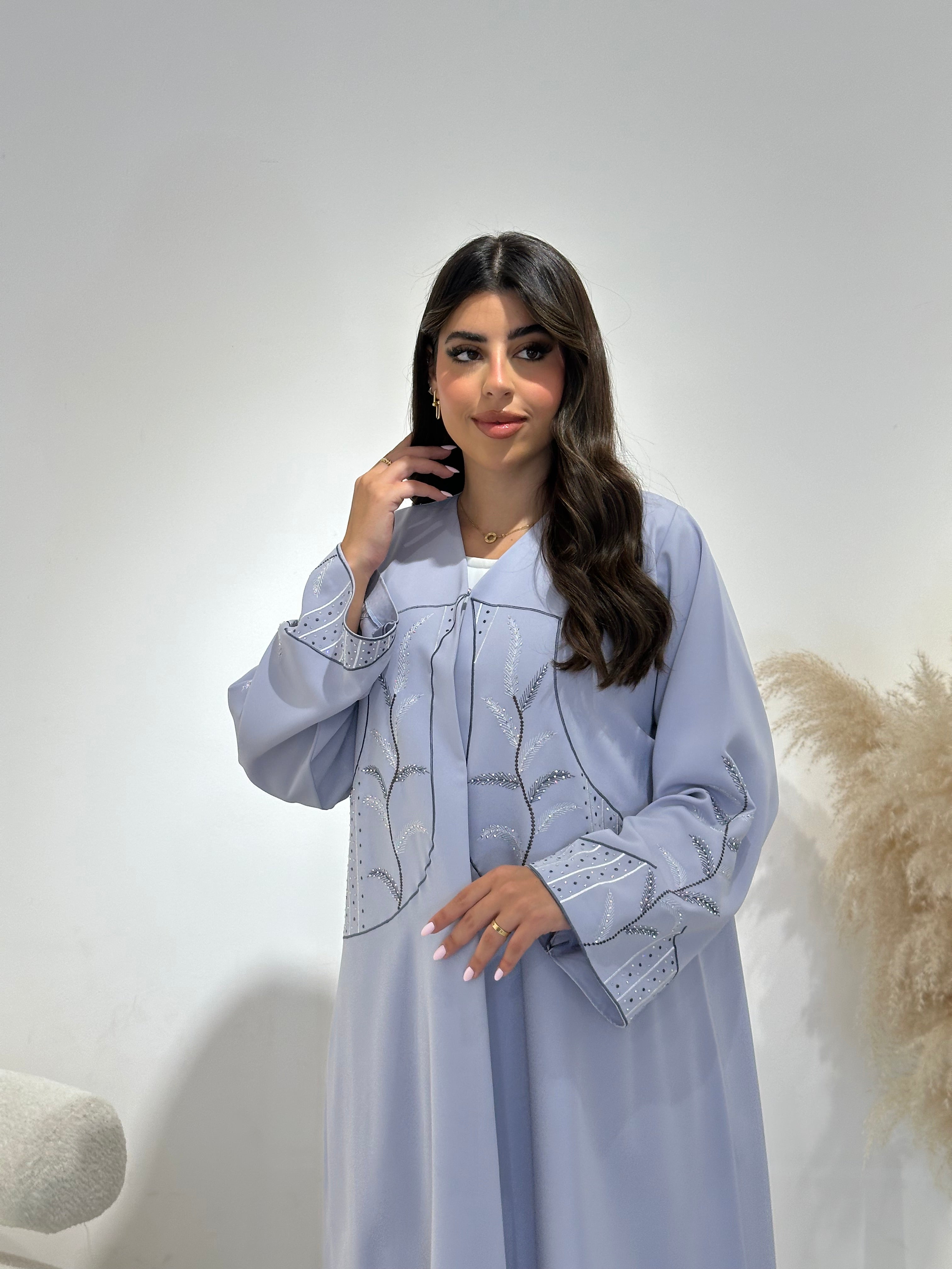 عباية مطبوعة بنقشة زنبق أسود C 1254