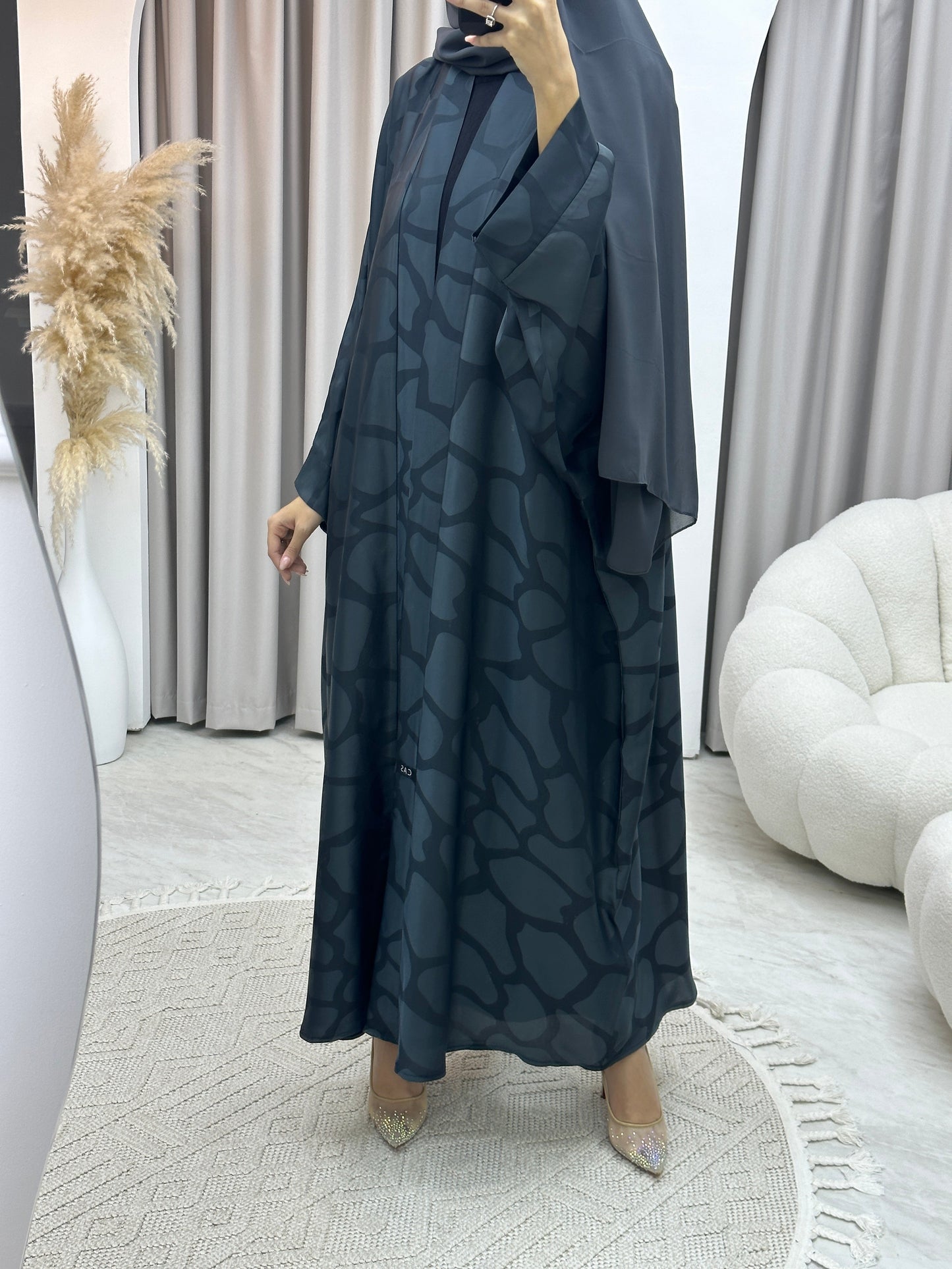 C RTW Marble Geometric Bisht Grey Abaya